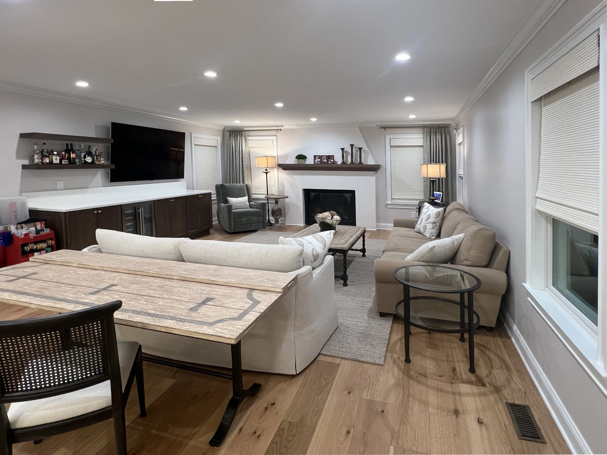 Family room with bar counter