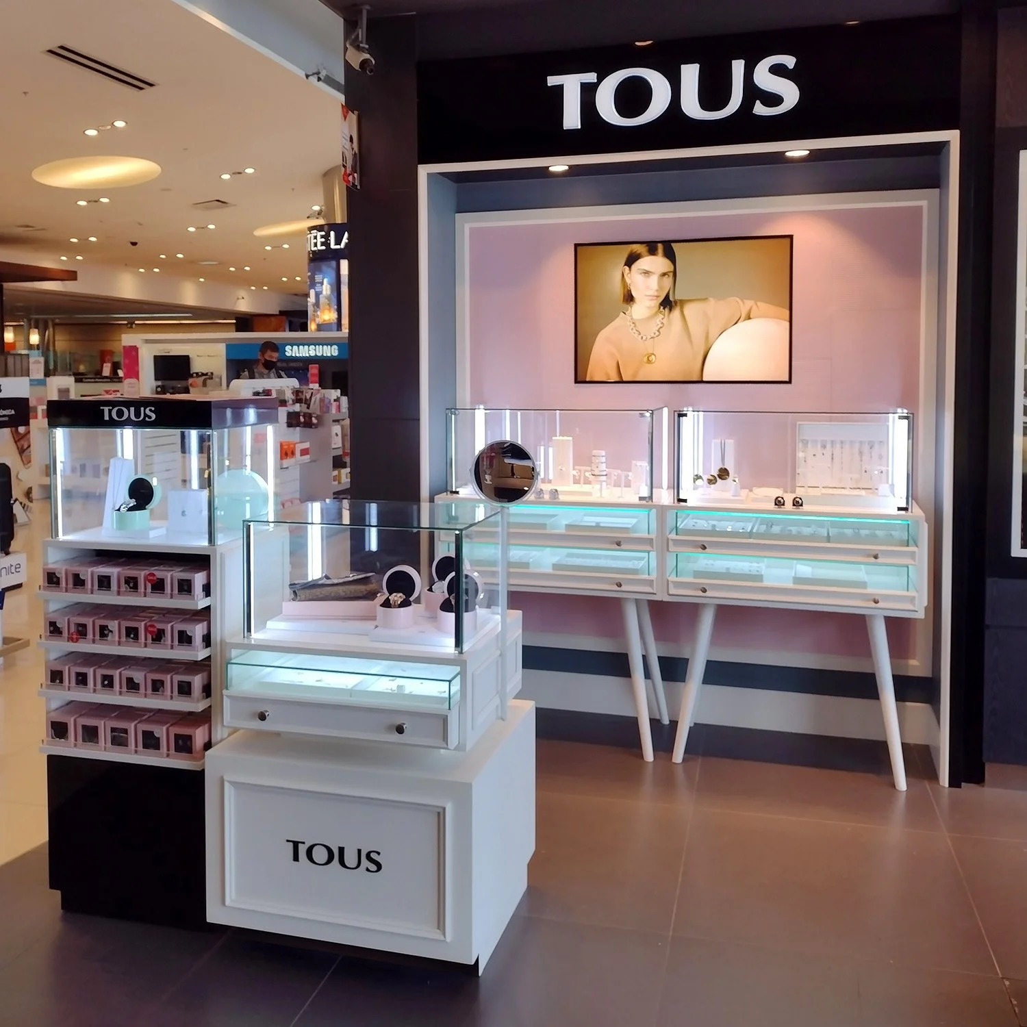 Store / TOUS