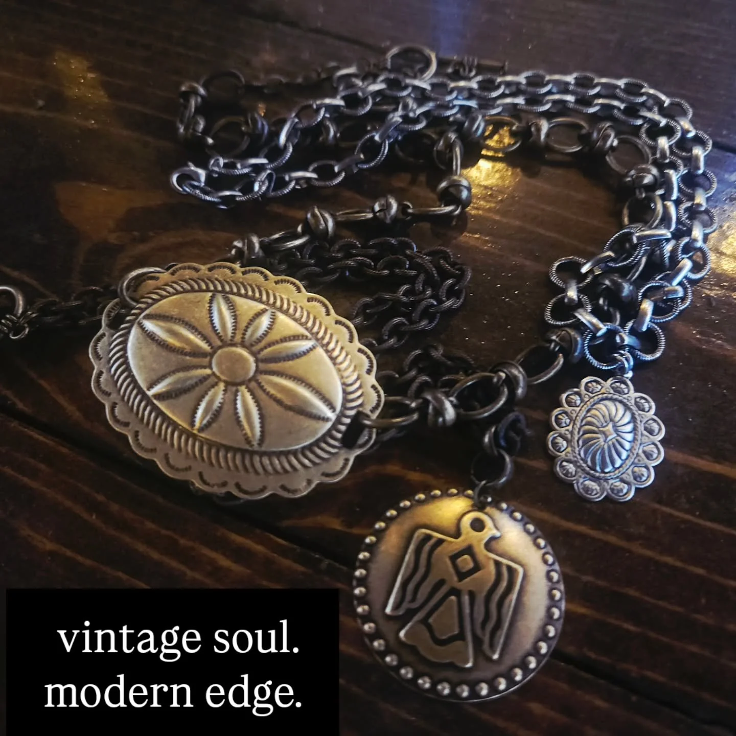 Texture.
Weight.
Presence.
Vintage soul.
Modern edge.

These aren&rsquo;t accessories &mdash;
they&rsquo;re the outfit.

Chunky chains made for sunshine season.

sandandcanvas.com 🤎✨

#805 #cowgirlstyle #californialove #jewelry