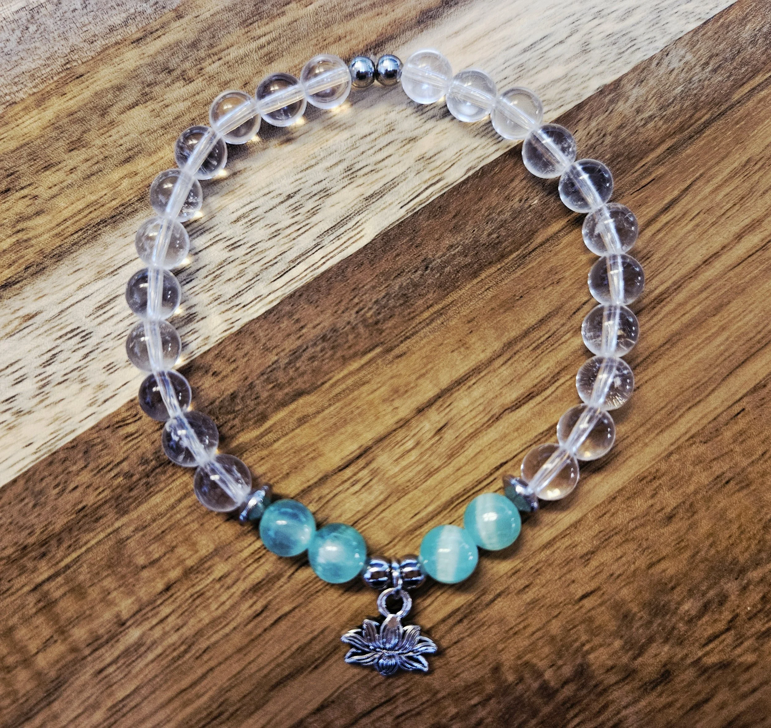 round stretch bracelet with a lotus charm for sand and canvas