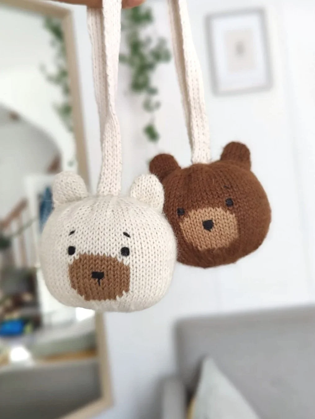 Deux attache-tétines en alpaga Mini Teddy en suspension