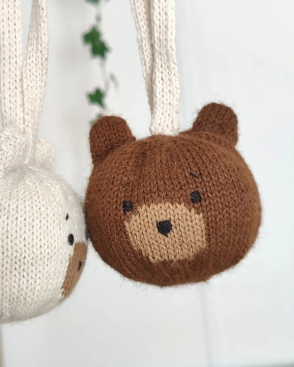 Attache-tétine en alpaga Mini Teddy de couleur Marron Chocolat