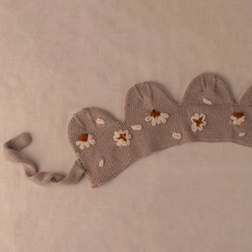 courone+fait+main%2C+courone+tricot%2C+tricot+equitable%2C+courone+fait+main%2C+couron+coton+brode%CC%81e%2C+knitted+crown+flower.jpg