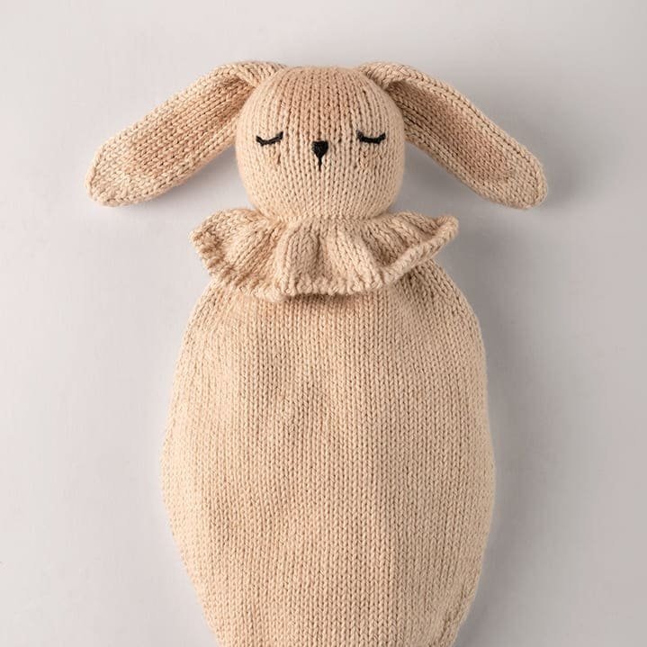 bunny+plush+toy%2C+lapin+tricote%CC%81%2C+doudou+plat+lapin%2C+cream+pacifier%2C+doudou+beige+coton%2C+pacifier+doll%2C+hold+pacifier%2C+mustard%2C+cream%2C+cadeau+naissance+tricote%2C+cadeau+fait+main%2C+cadeau+bebe+lapin+copia.jpg