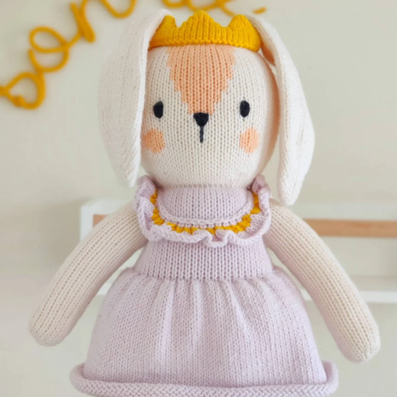 Qori, la lapine généreuse, doudou artisanal en coton