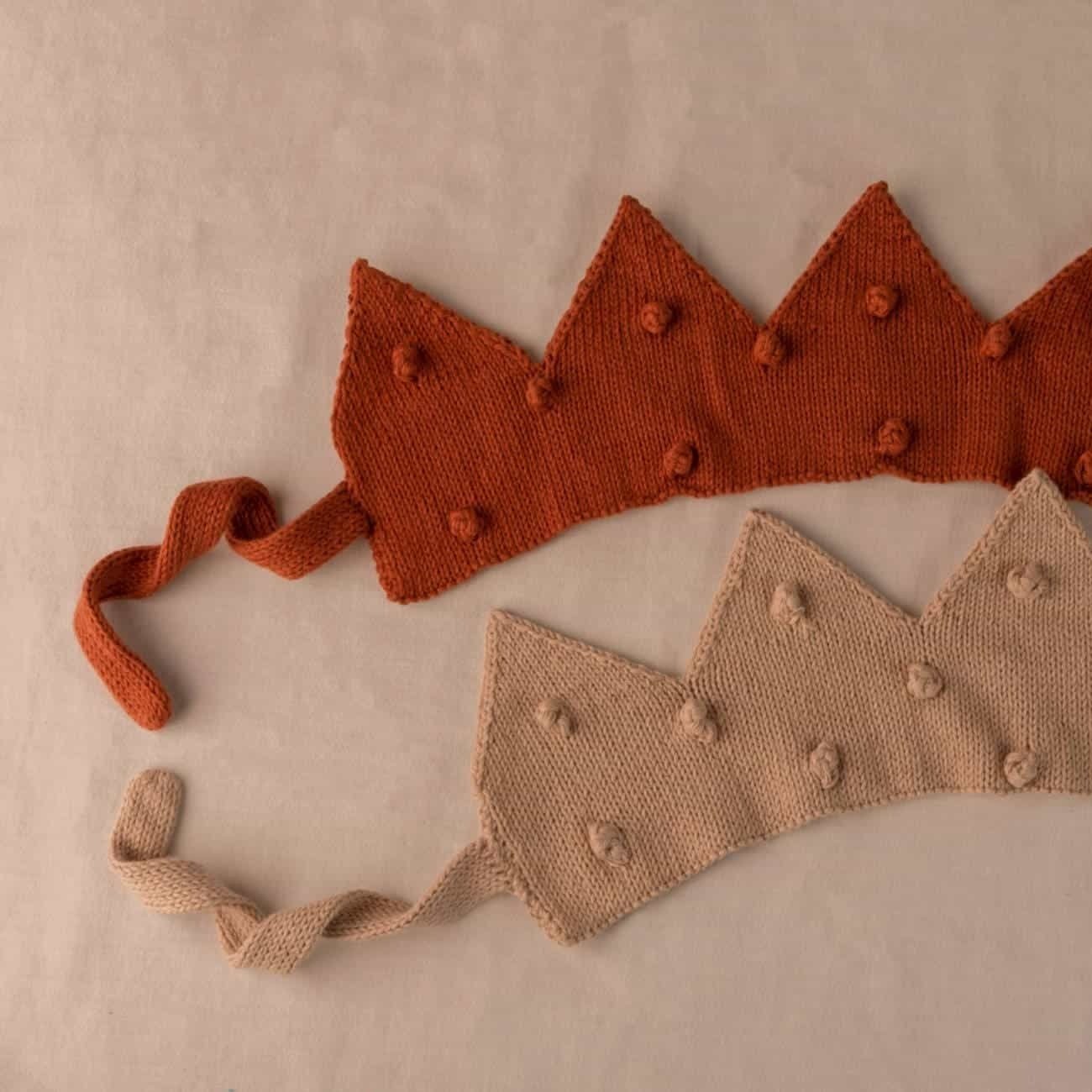 courone+fait+main%2C+courone+tricot%2C+tricot+equitable%2C+courone+fait+main%2C+couron+coton+brode%CC%81e%2C+knitted+crown.jpg