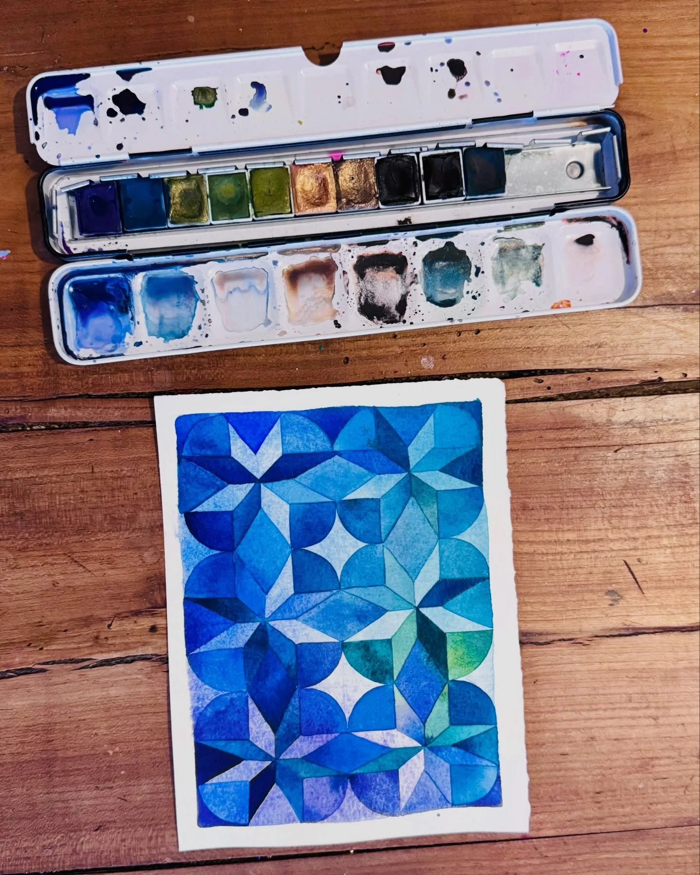 STARS / QUILT - voici ma premi&egrave;re version de ce th&egrave;me et c&rsquo;est ma pr&eacute;f&eacute;r&eacute;e. J&rsquo;ai utilis&eacute; en majorit&eacute; les aquarelles de mes copines @lescouleursvf et les duochromes ont fait tout le travail 