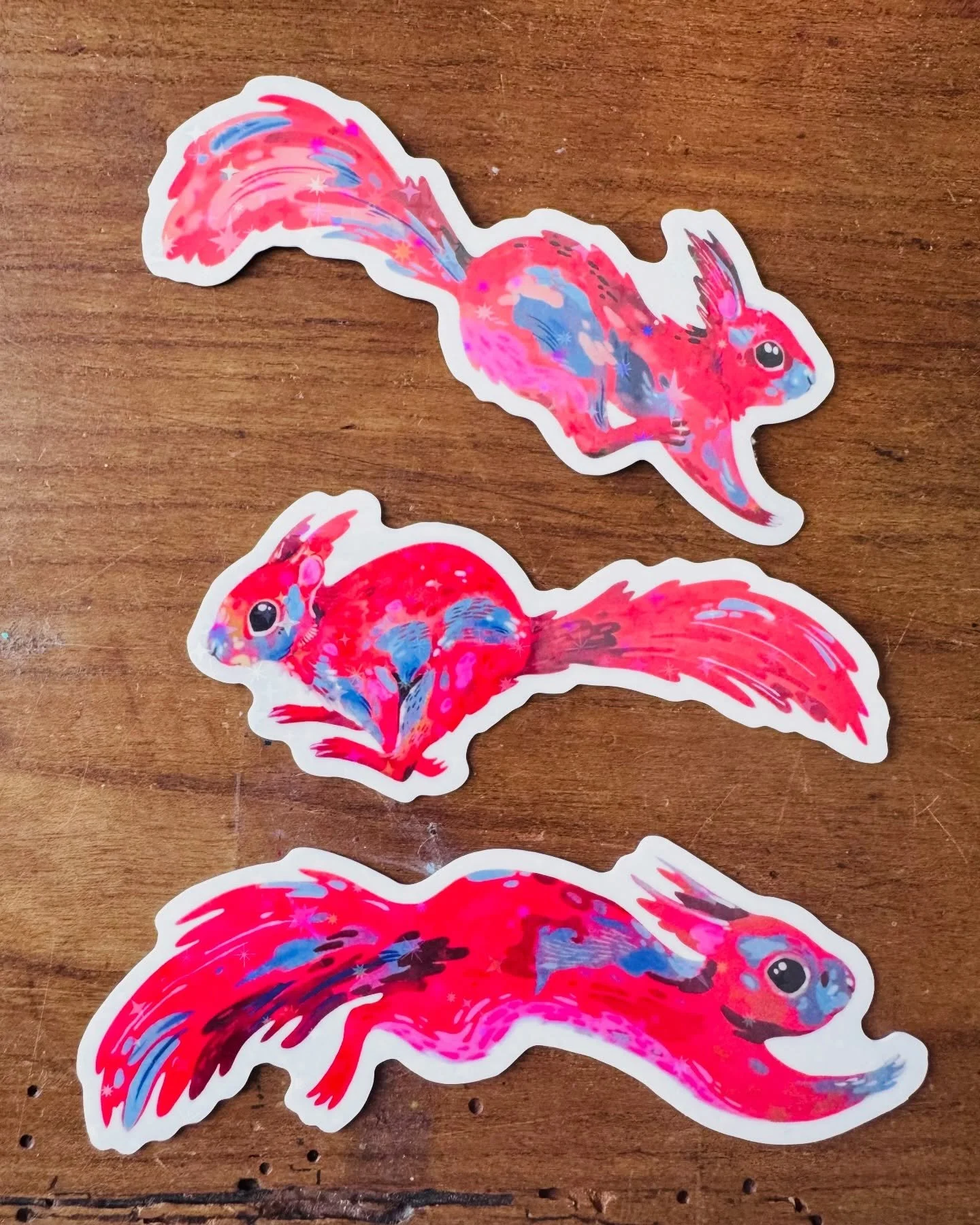 STICKERS &Eacute;cureuils - ils sont trop mignons avec leur effet etoil&eacute; holographique ! Et ils sont vendus en lot dans ma boutique, parce que ces &eacute;cureuils sont ins&eacute;parables.
Je vous souhaite un super dimanche !!
#stickers #shop