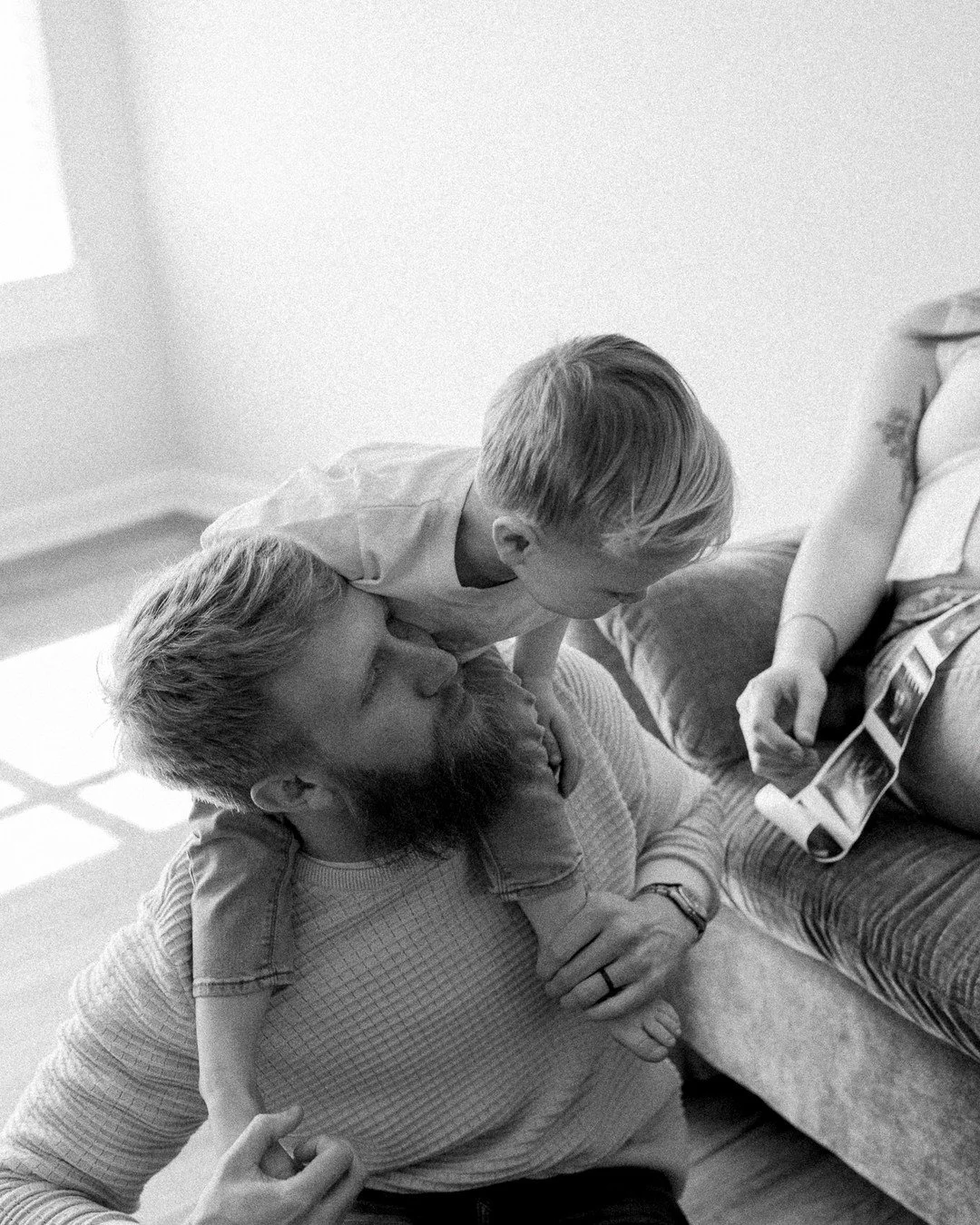 There&rsquo;s something so special about in-home photo sessions. Instead of rushing to a location or worrying about the weather, you get to slow down and be documented in your favorite place, where the real memories happen. 

Think morning coffee in 