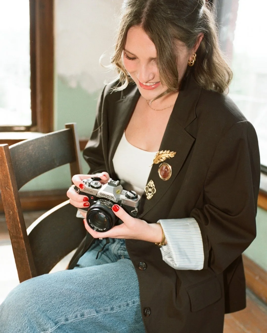 Hey, I&rsquo;m Julia! Wanted to take a second to introduce myself to the new faces around here. I&rsquo;m 26 and in my first full year of running my photography business full-time &mdash; easily the busiest and most fulfilling year yet. It still feel