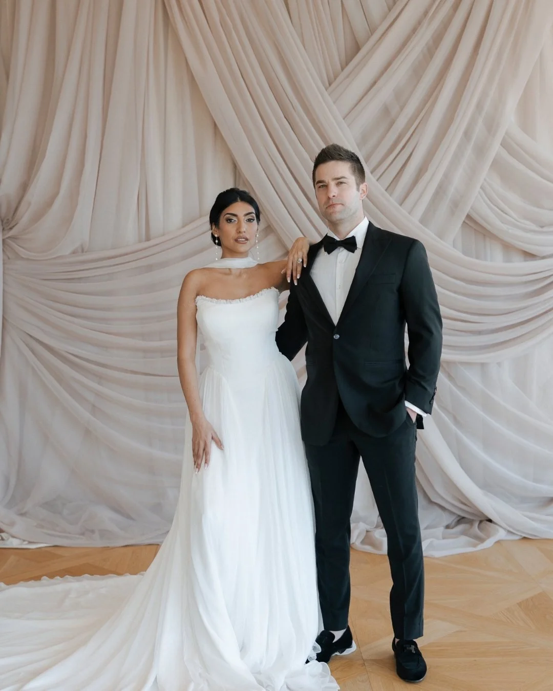 Effortlessly chic

🏷️
Photographer: @juliahunterphotography
Planning and design: @heirloomdesignandcompany
Venue: @theviewmtadams
Florals: @bountifluerfloralstudio
Draping: @serendipity.designs
Rentals: @alloccasionseventrental
HMU: @makeup.with.ann