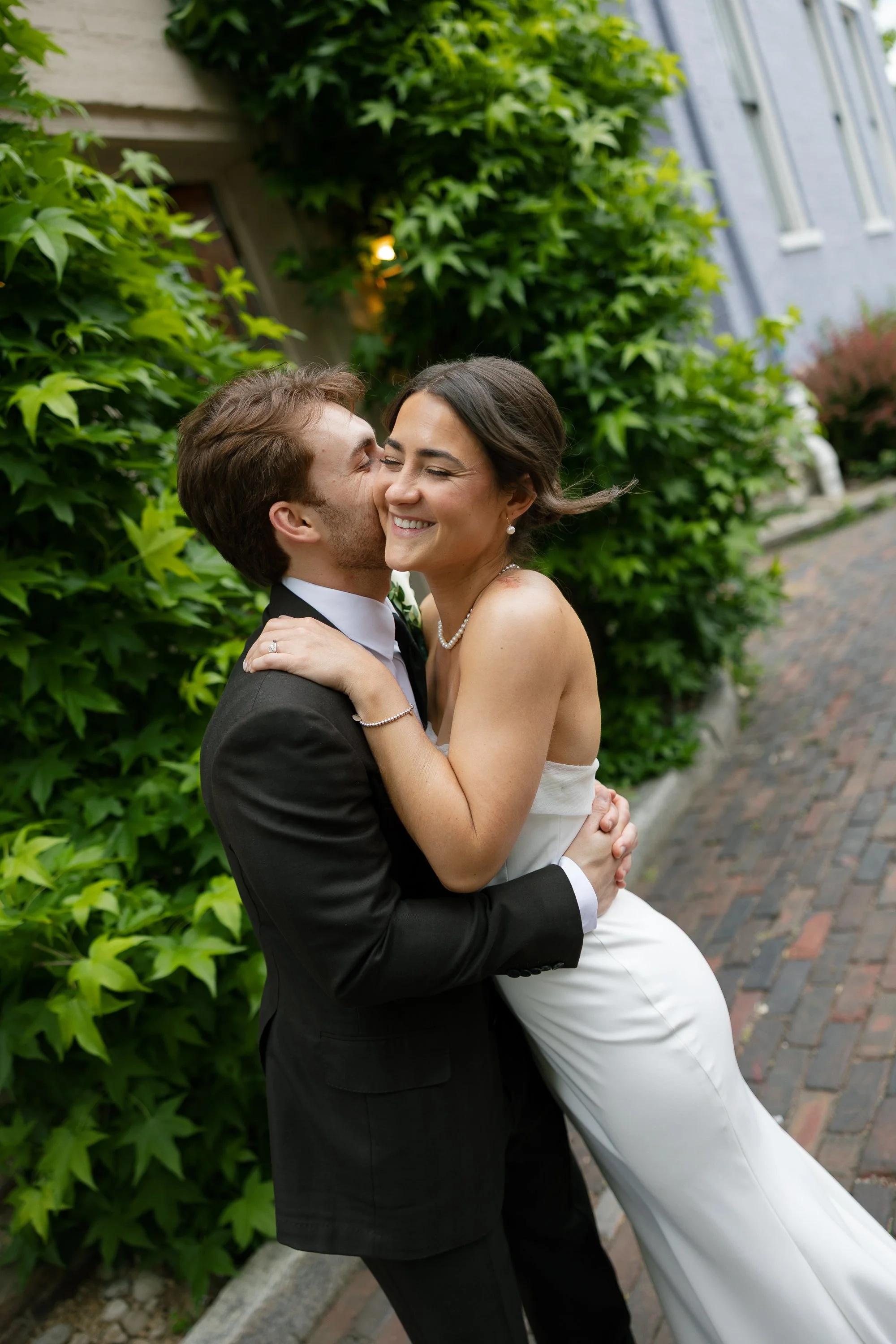 Bri+Nick-CincinnatiWeddingPhotographer-Film-35mm-120-9889.jpg
