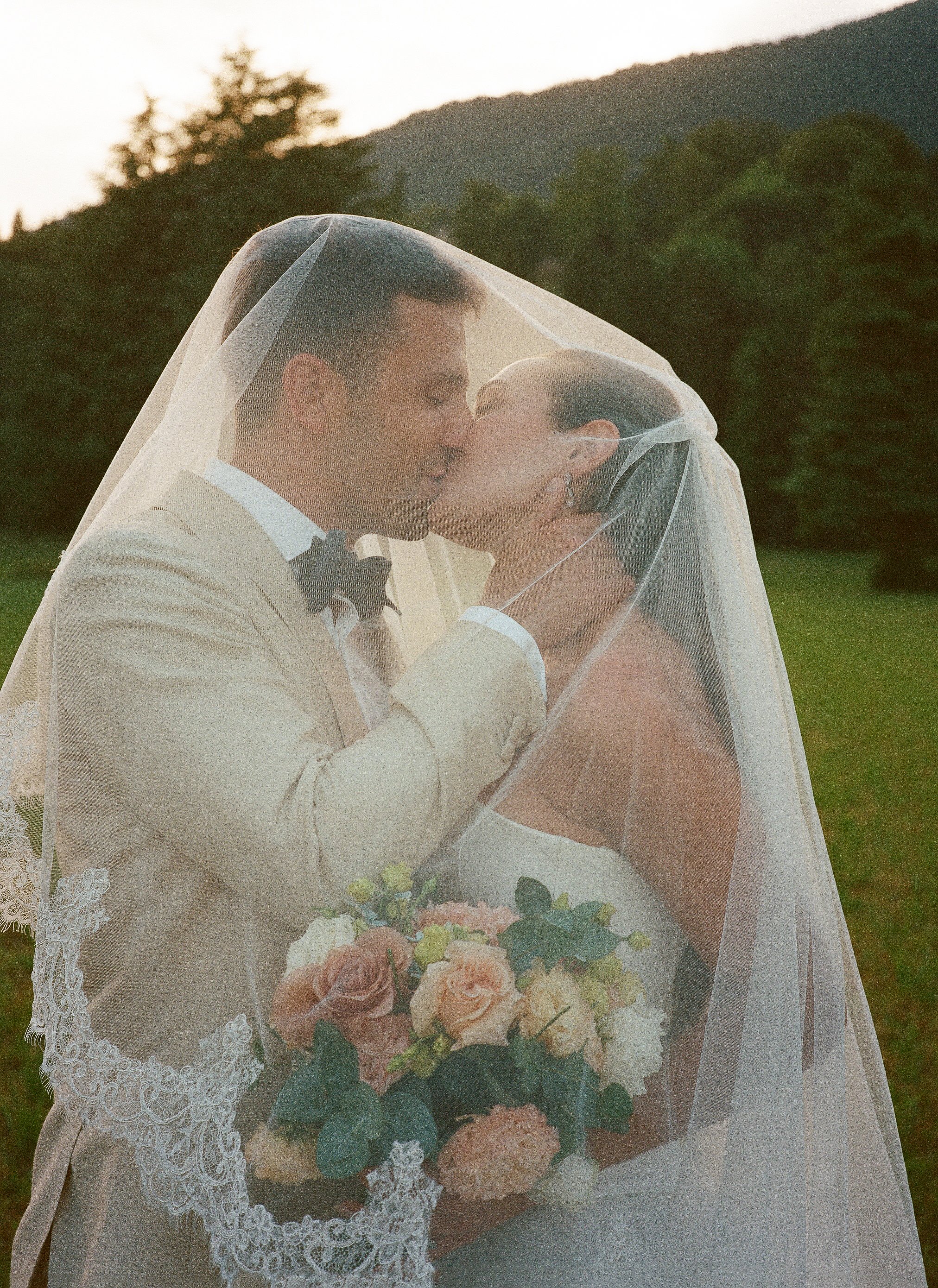 Sophia+Nick-Italy-Destination-CincinnatiWeddingPhotographer-Film-35mm-120-57.jpg