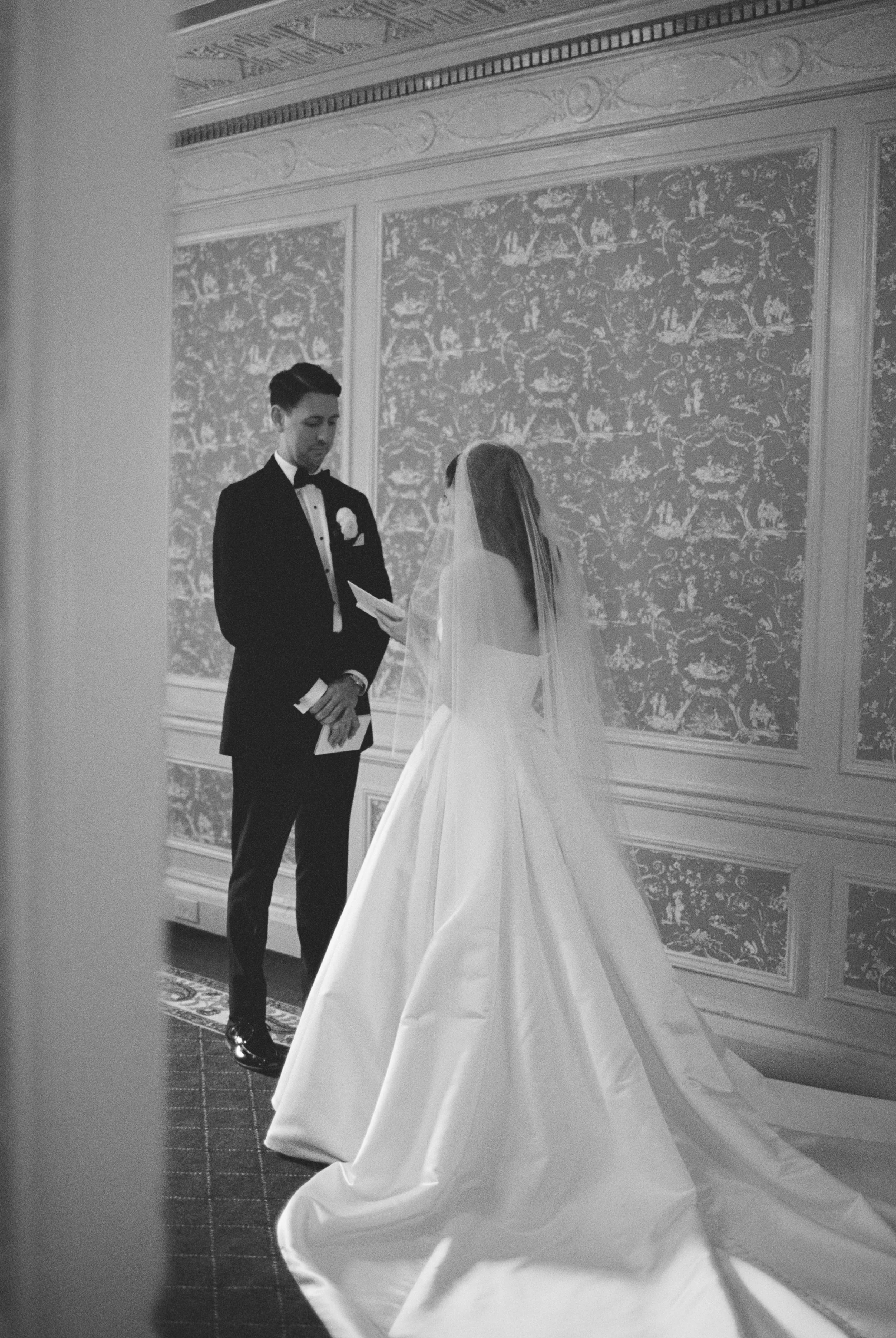 S+E-TheBrown-Louisville-Luxury-CincinnatiWeddingPhotographer-Film-35mm-120-14.jpg