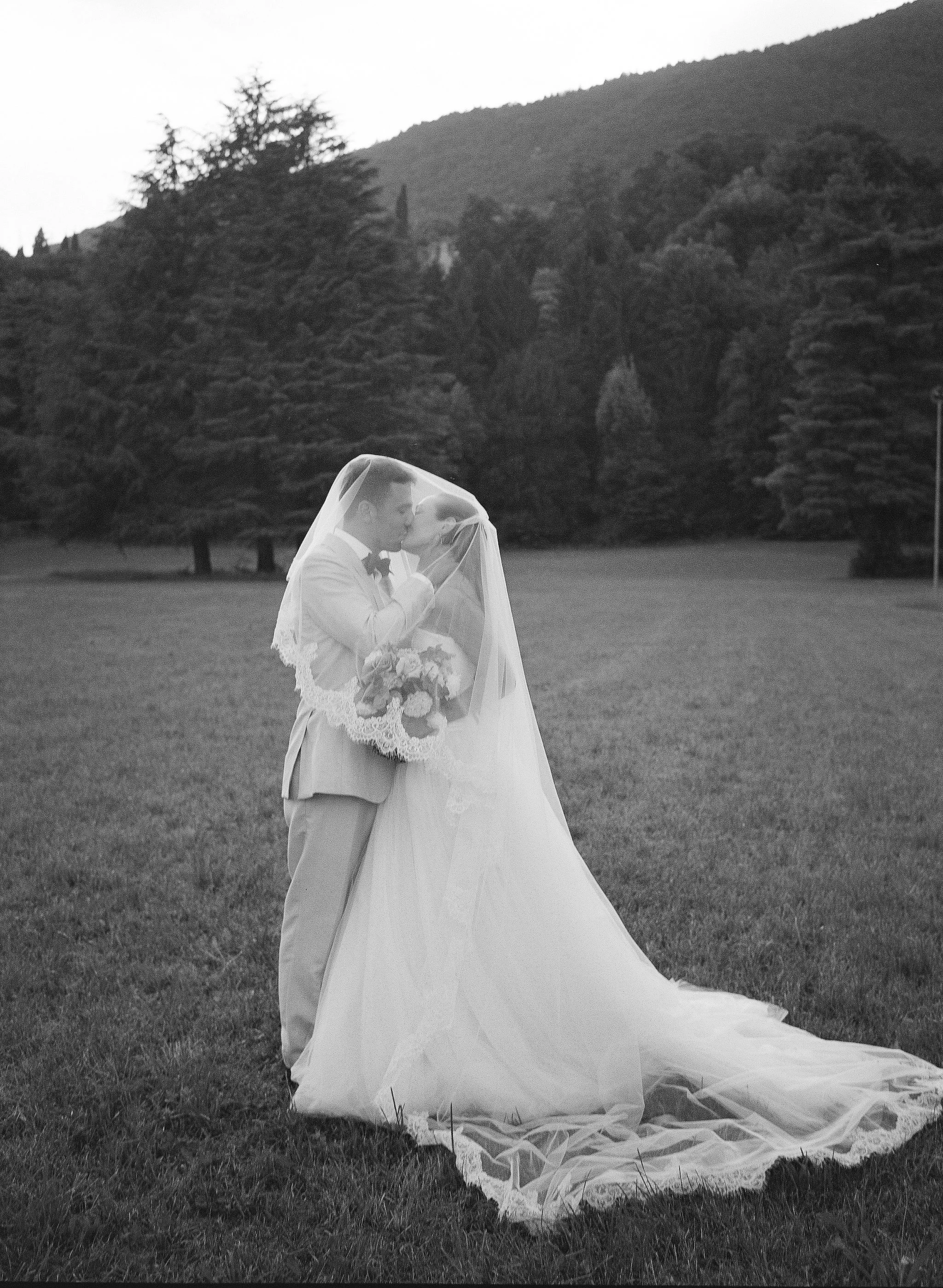 Sophia+Nick-Italy-Destination-CincinnatiWeddingPhotographer-Film-35mm-120-512.jpg
