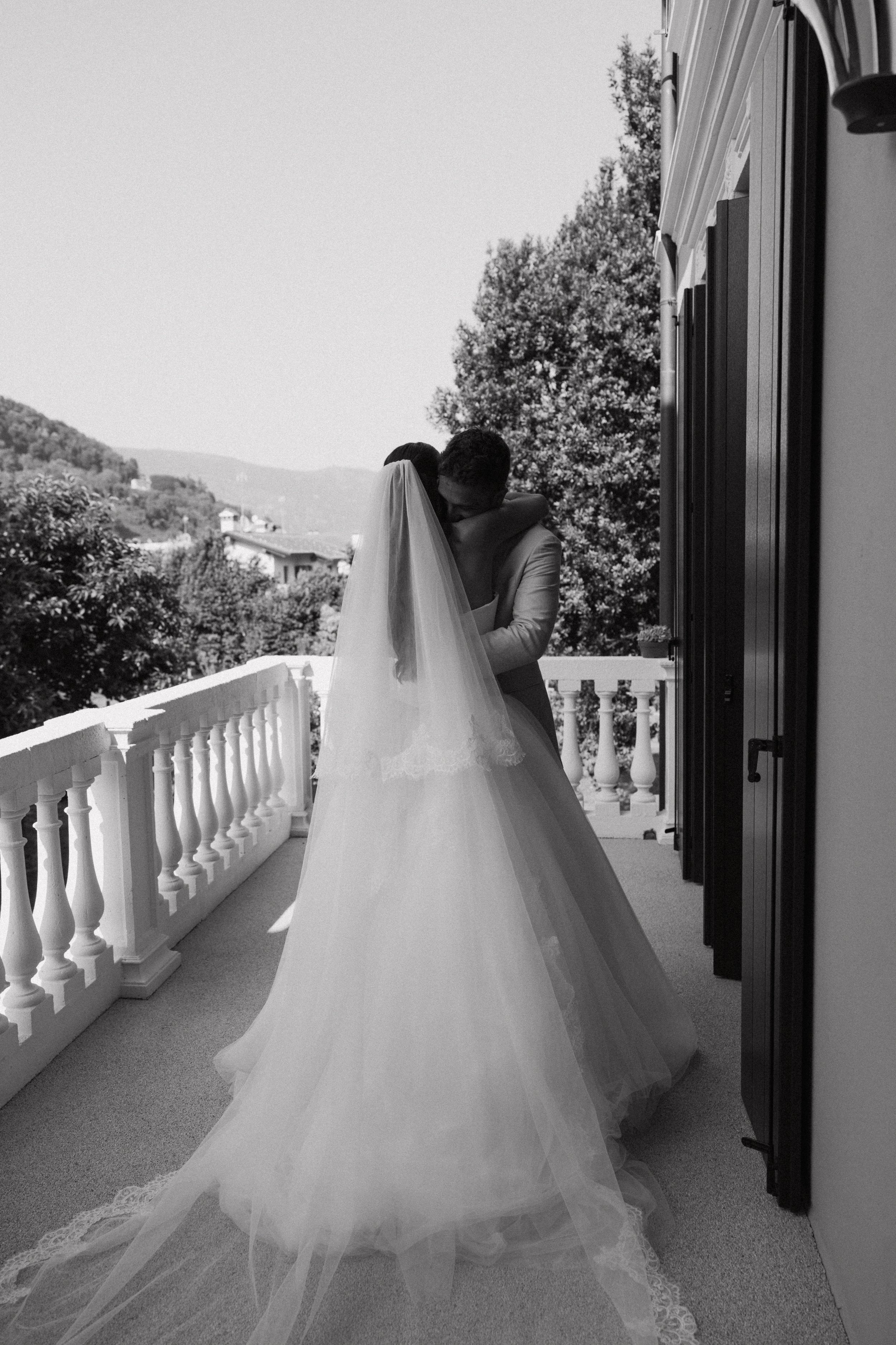 Sophia+Nick-Italy-Destination-CincinnatiWeddingPhotographer-Film-35mm-120-6521-2.jpg