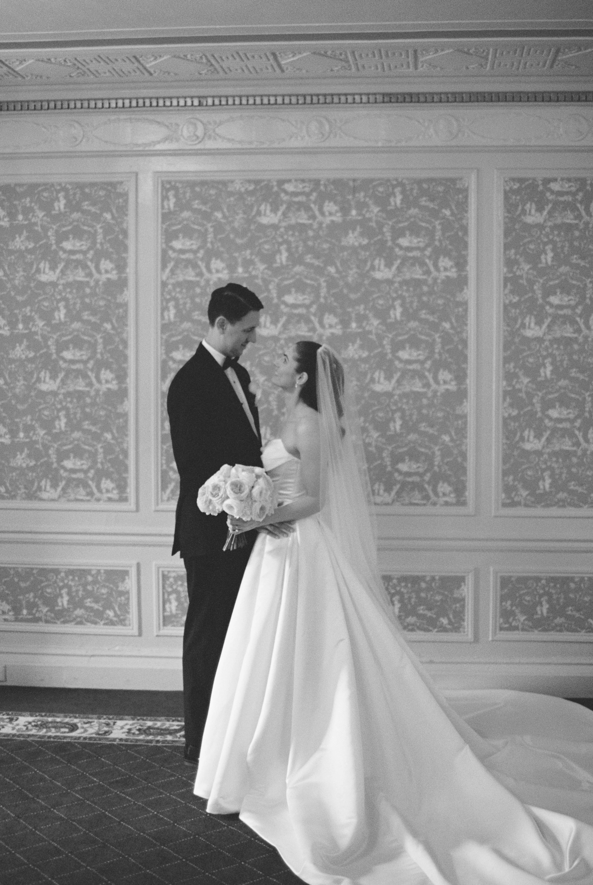 S+E-TheBrown-Louisville-Luxury-CincinnatiWeddingPhotographer-Film-35mm-120-17.jpg