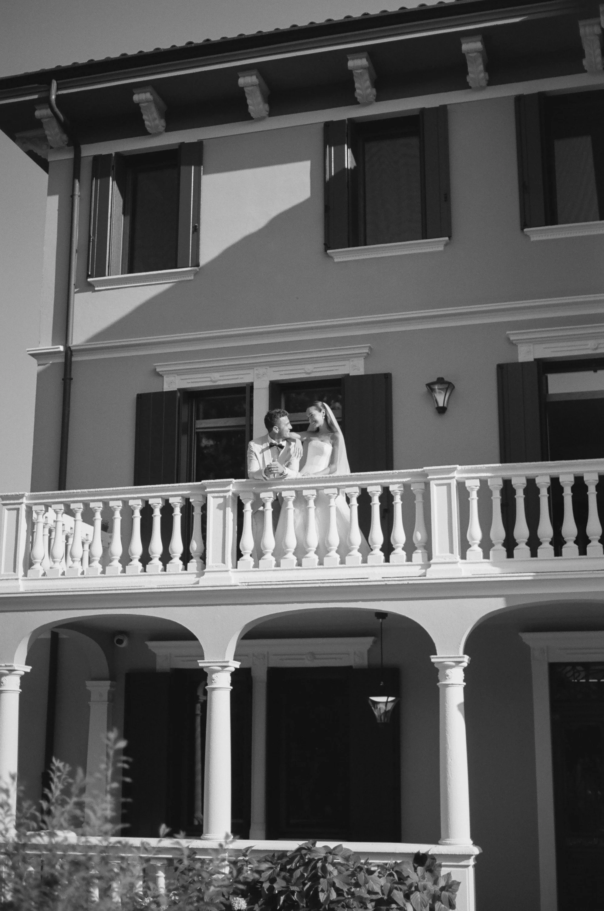 Sophia+Nick-Italy-Destination-CincinnatiWeddingPhotographer-Film-35mm-120-306.jpg
