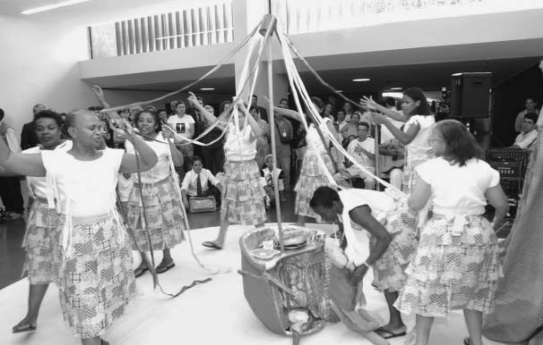 Domestic workers in Legislative Theatre performance 'Marias do Brasil'