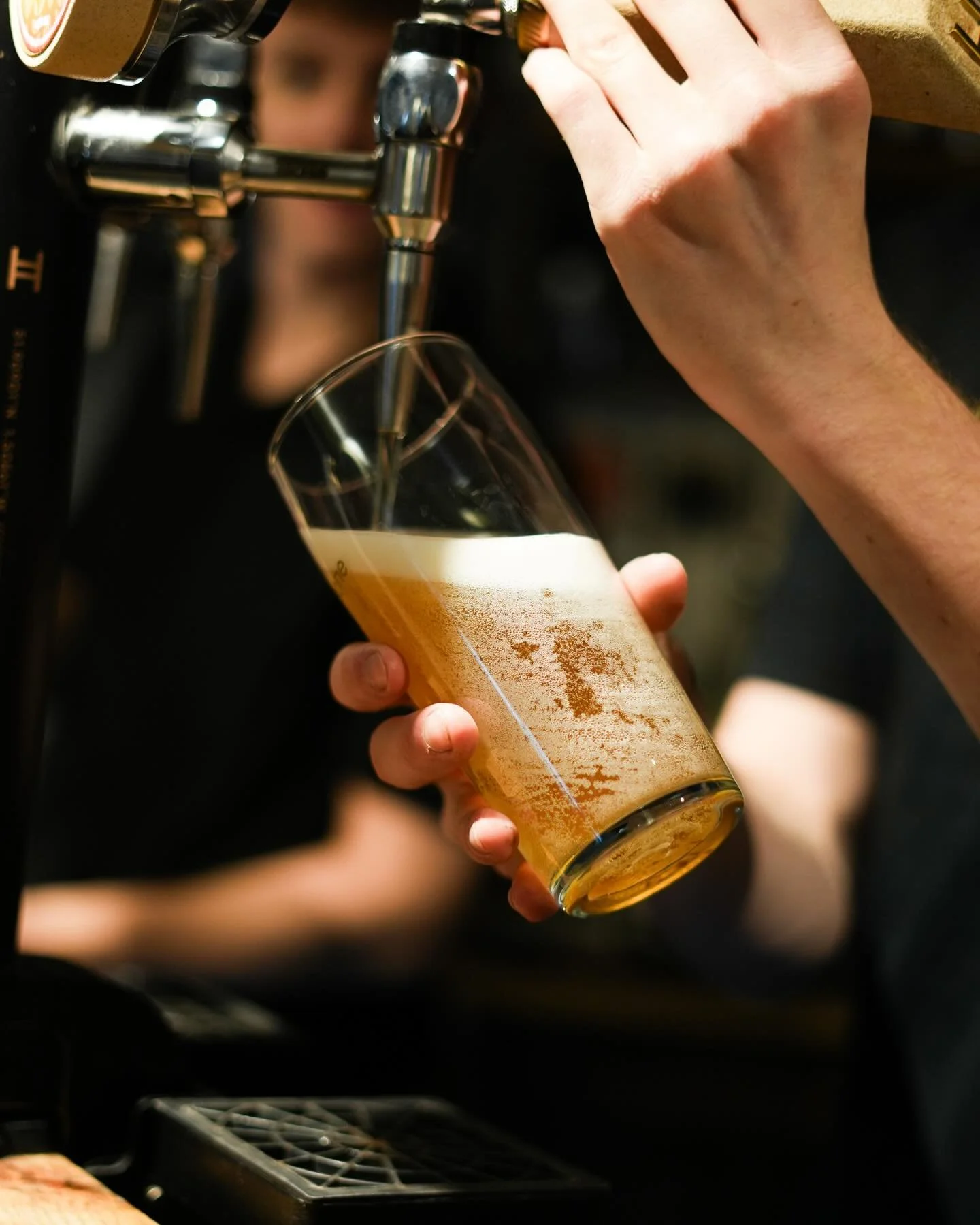 Whether you&rsquo;re going dry, damp&hellip; or just popping in for the company - you&rsquo;re always welcome here.
January looks good from the bar at The Mousetrap Inn.

#themousetrapinn #bourtononthewater #visitthecotswolds #dryjan