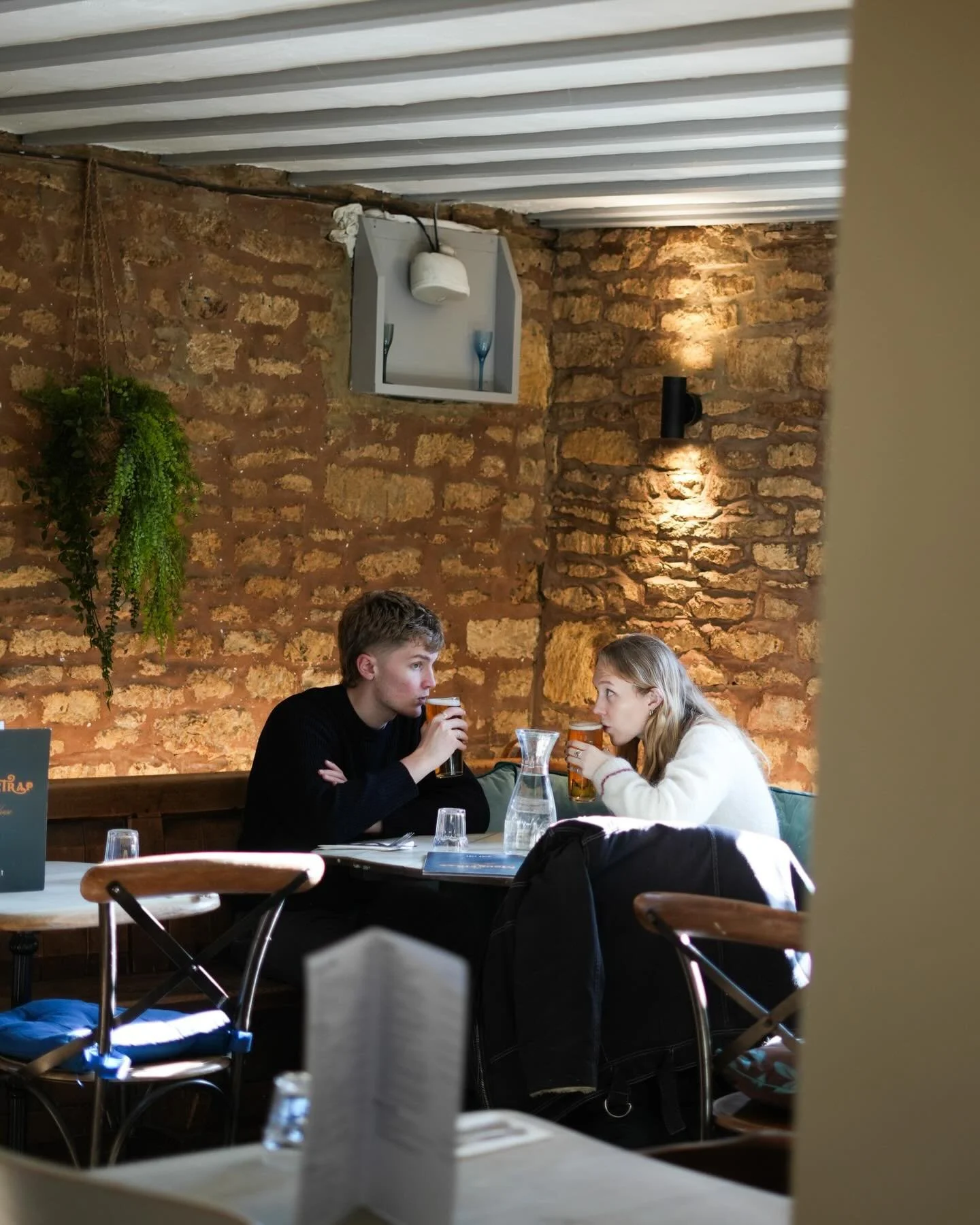 A quiet corner, good company and a couple of well-earned pints.🍻 
January evenings done properly at The Mousetrap Inn.

#themousetrapinn #thecotswolds #visitthecotswolds