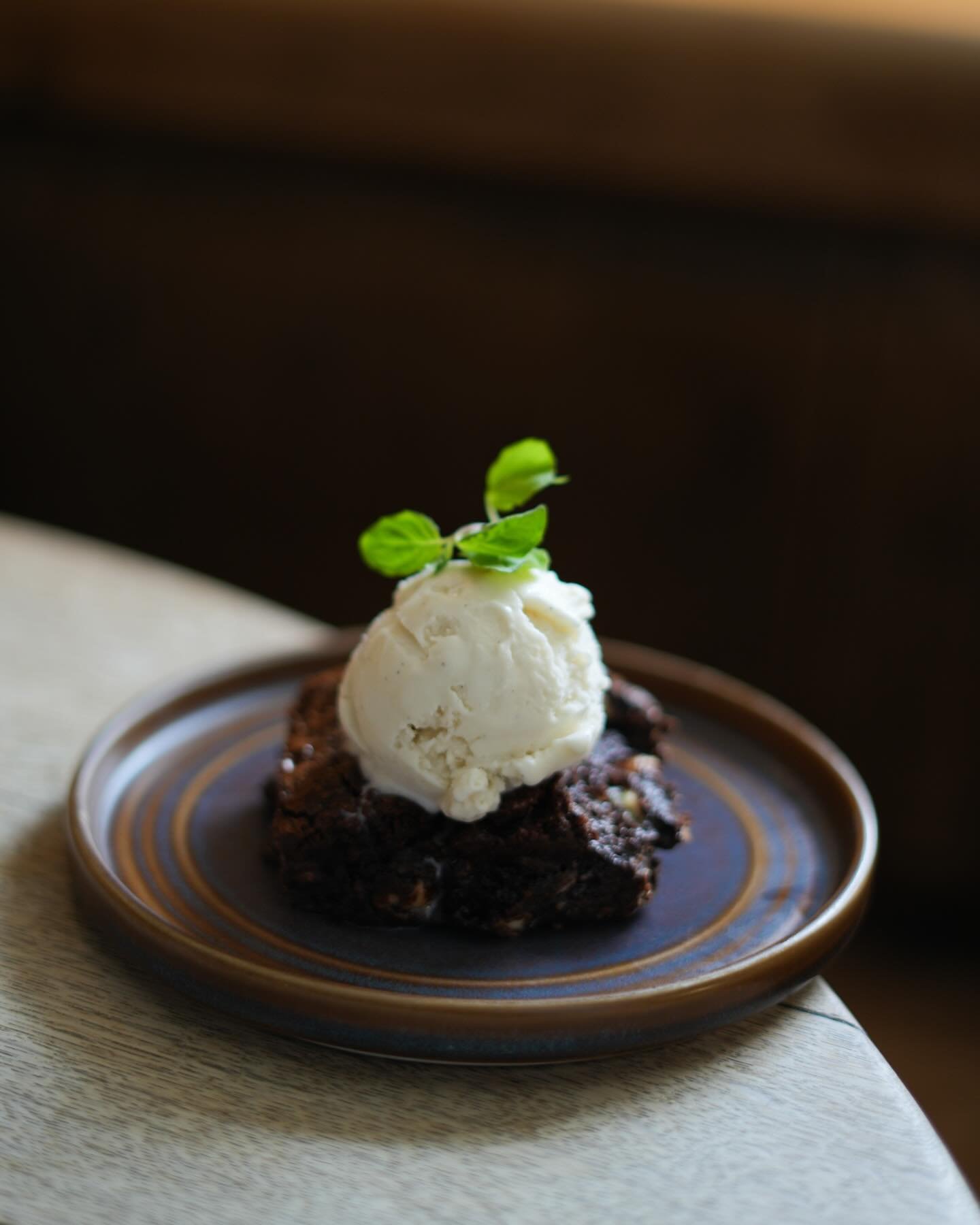 Saturdays are meant for rich, gooey chocolate brownies...
No excuses 😏 

#themousetrapinn #visitthecotswolds #chocolatebrownie
