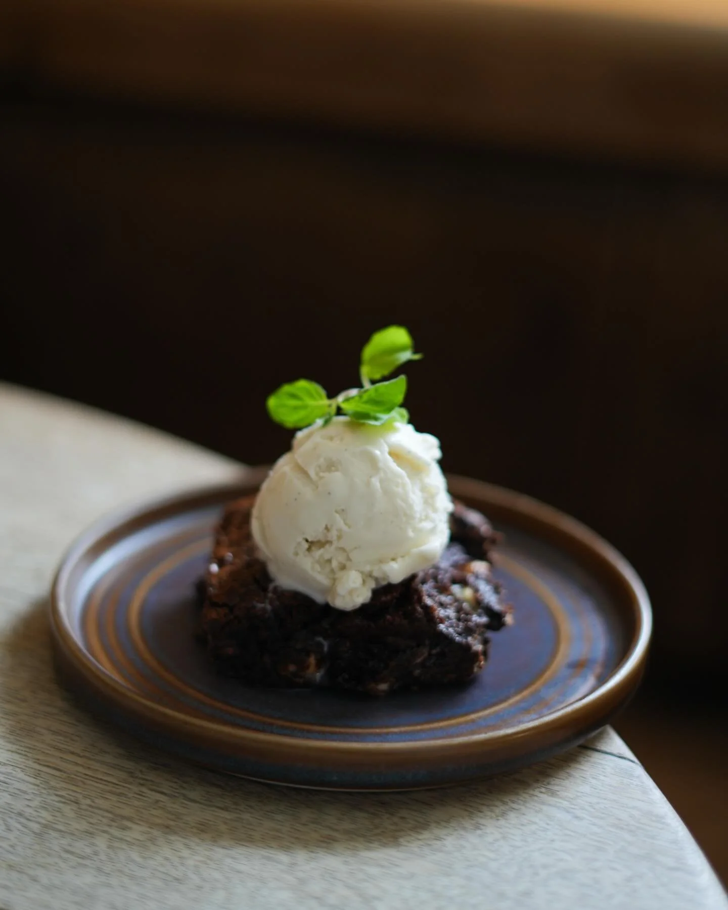 Saturdays are meant for rich, gooey chocolate brownies...
No excuses 😏 

#themousetrapinn #visitthecotswolds #chocolatebrownie