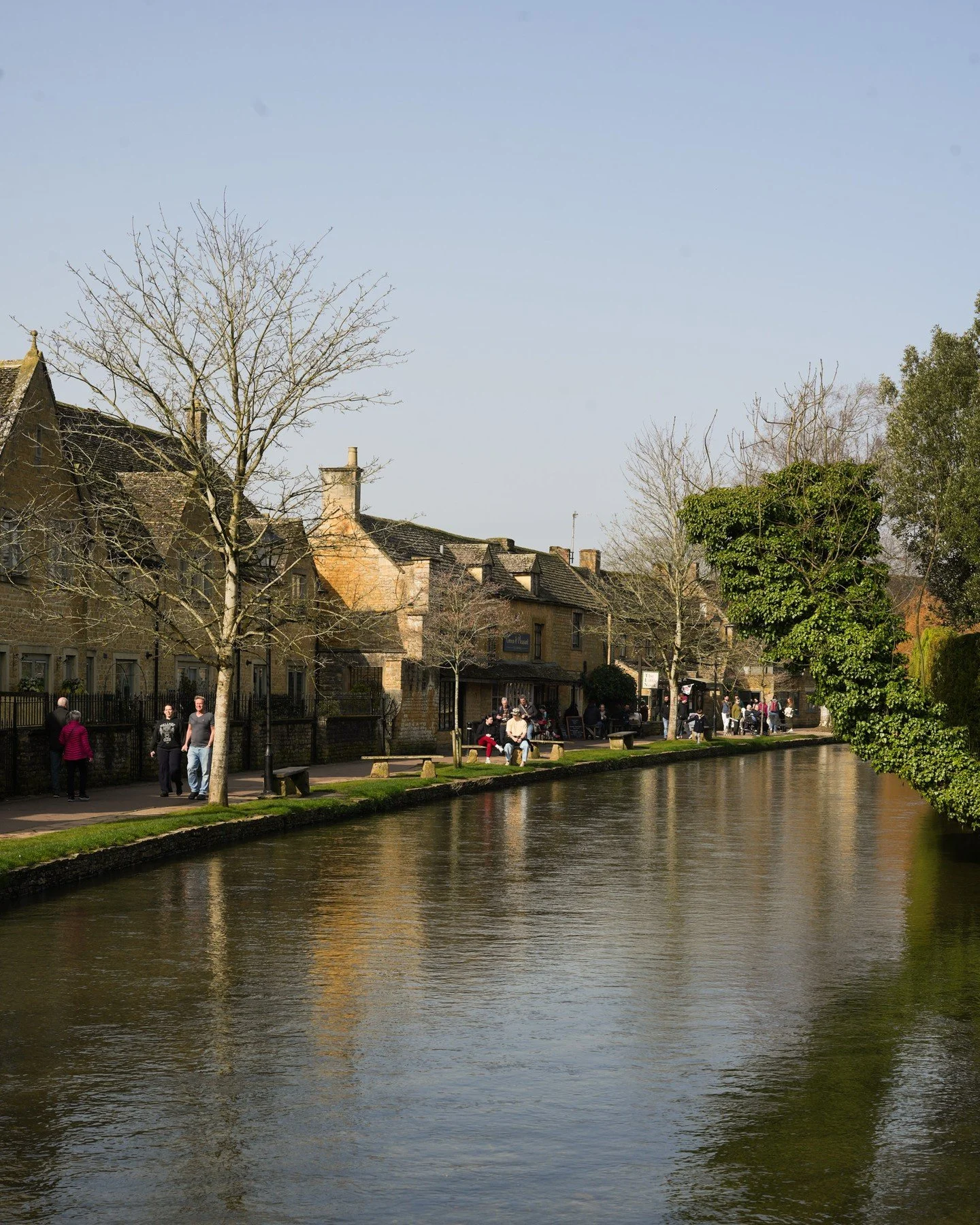 Suns out, pints out&hellip; and yes, the beer is cold 😏🌞 

#bourtononthewater #themousetrapinn #beer