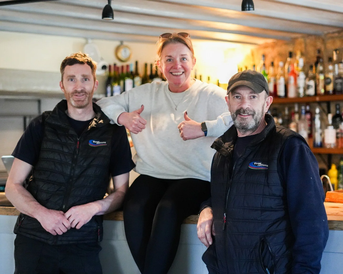 Shout out to the guys from Three Nations for installing the new @hawkstone D-bar along with a cellar refit. 🍻✨ The bar&rsquo;s looking sharper than ever! 

#hawkstone #thecotswolds #bourtononthewater