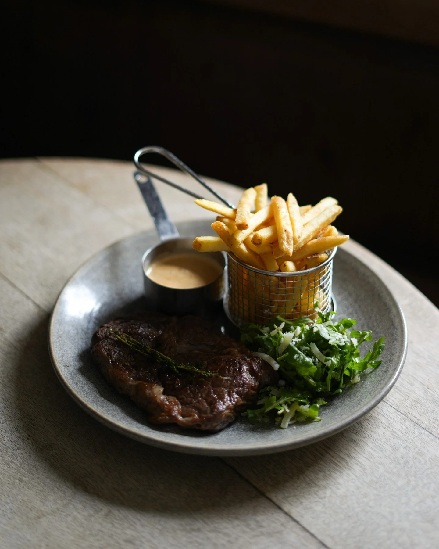 Steak and chips done right. No fuss. Just delicious. 

#themousetrapinn #thecotswolds #bourtononth