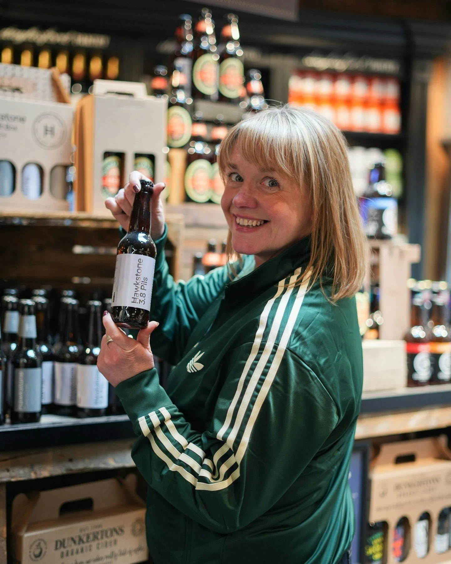When two favourites meet 🤝🍏🍺
Hawkstone meets Dunkertons Pride.
Spotted in the farm shop and couldn&rsquo;t resist&hellip; would you?

#localbrands #cotswoldlife #drinklocal