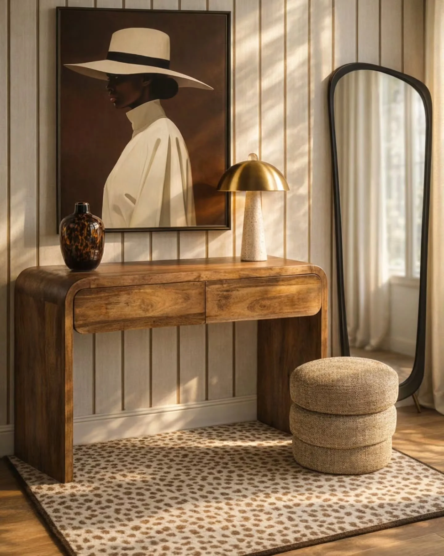 ✨️ Une entr&eacute;e qui donne le ton d&egrave;s les premiers pas.
Des mati&egrave;res brutes, du bois, du min&eacute;ral, des teintes douces&hellip; rien de d&eacute;monstratif, mais une vraie pr&eacute;sence.
Ici, le m&eacute;lange de deux motifs d