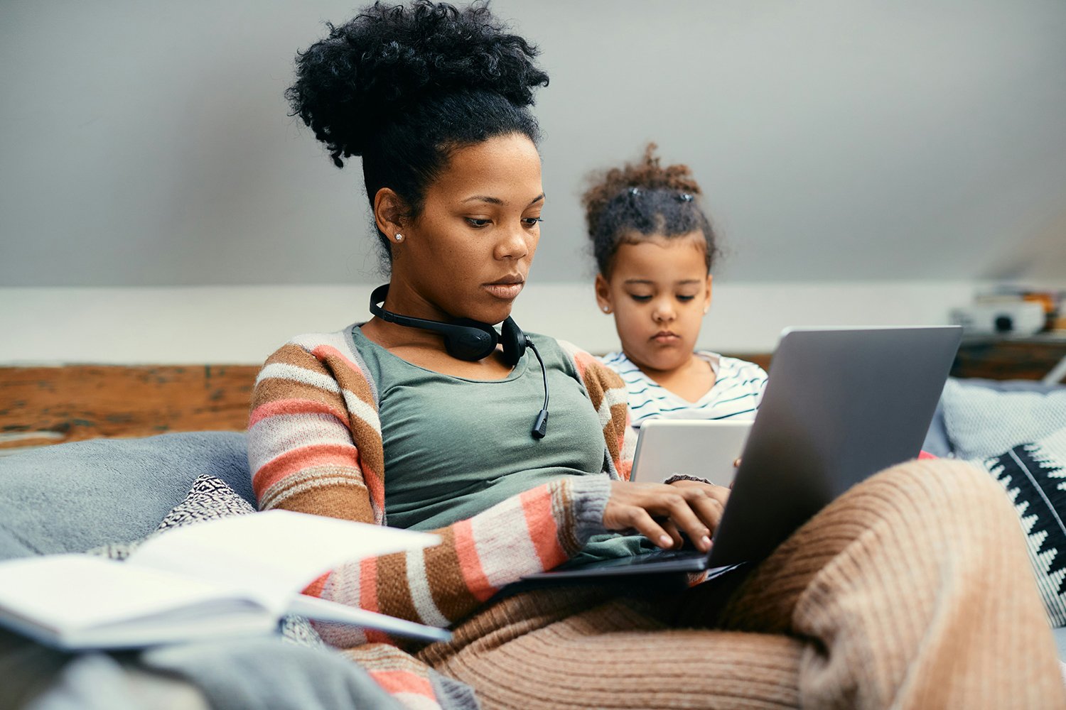10 Easy Mindfulness Hacks for Working Moms