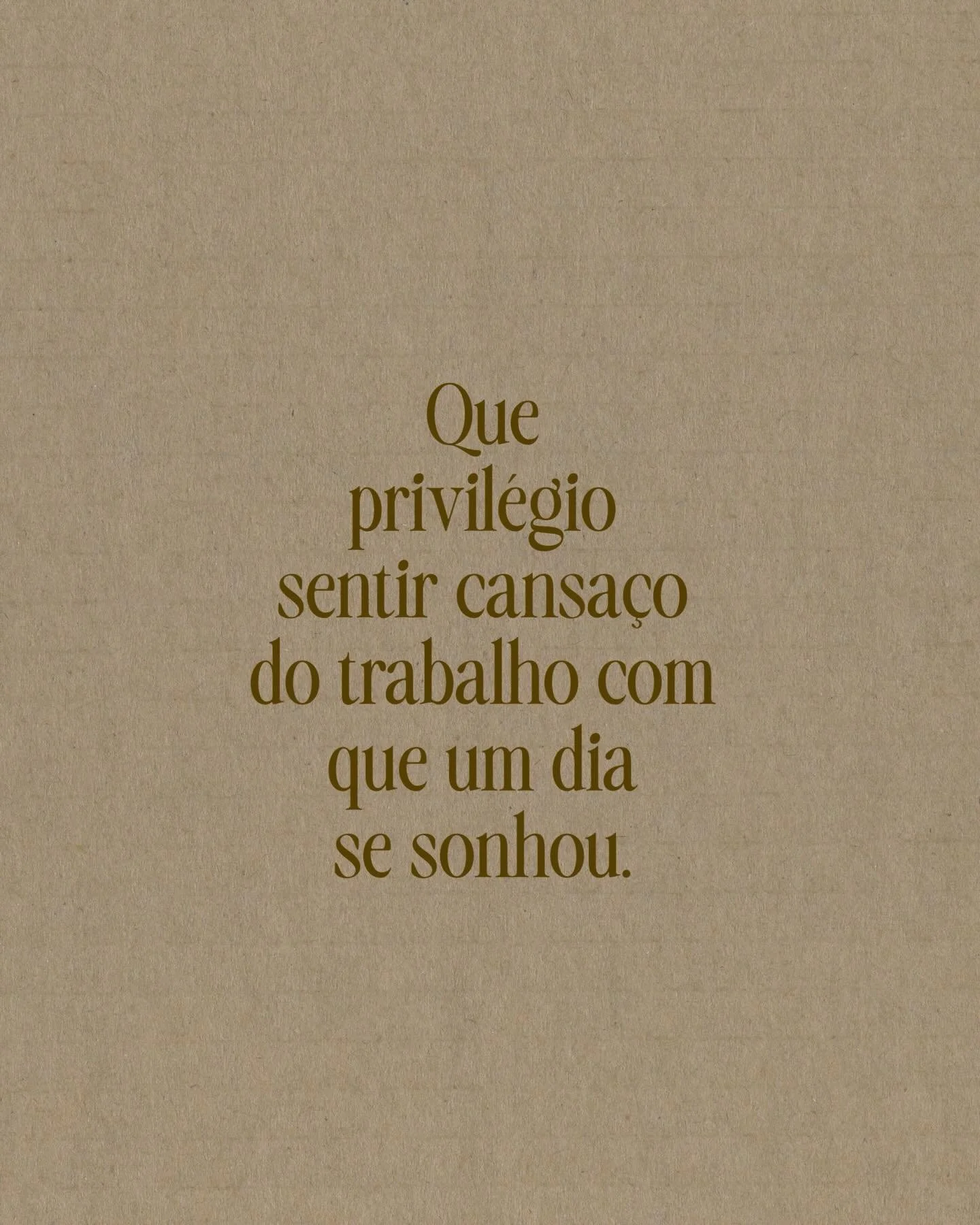 Podemos ter o privil&eacute;gio e nunca fazer uso dele.

2025 foi um ano de muita mudan&ccedil;a de pele 🐍 nada f&aacute;cil, e nem por isso menos maravilhoso. 
Dizem que o ano passou a correr, mas para mim o ano foi longo. Os dias &eacute; que fora