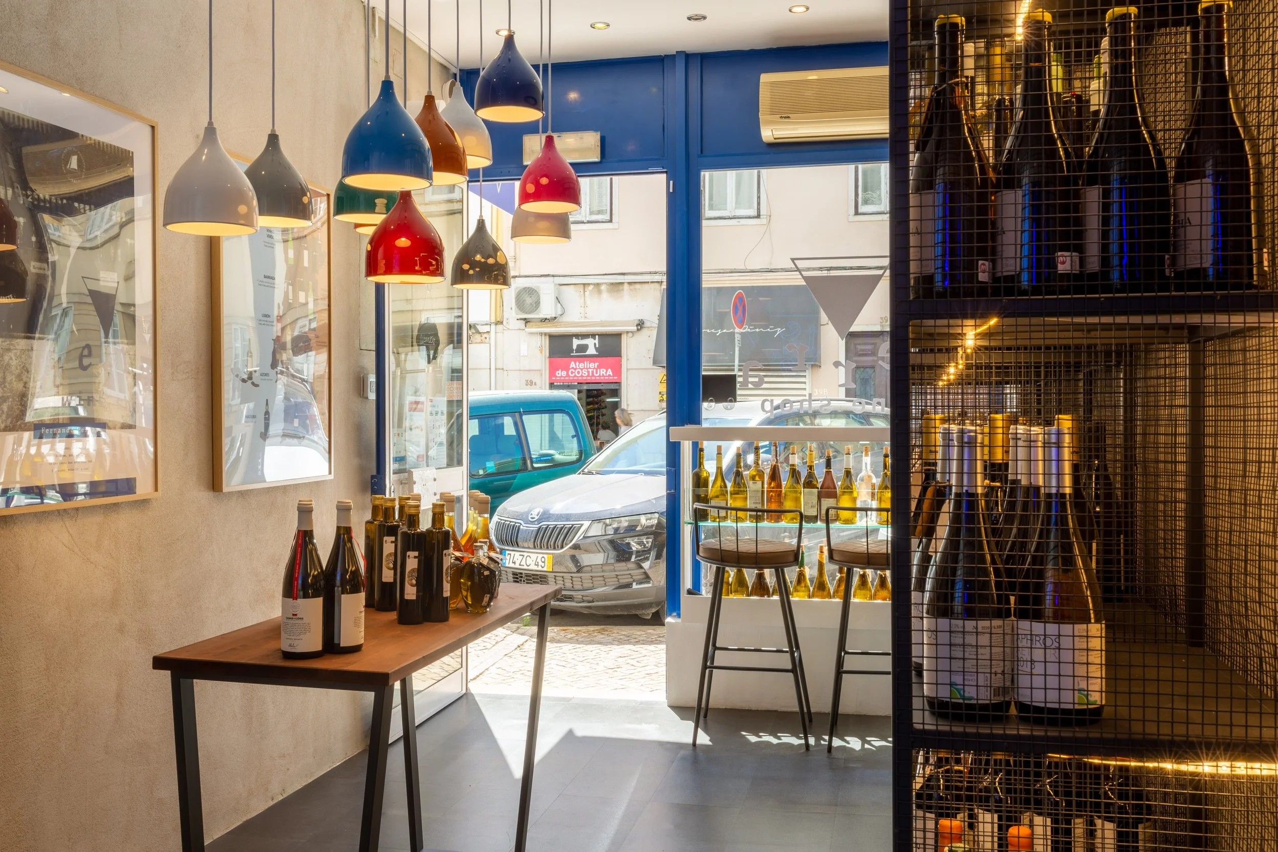Design de interiores para espaços comerciais em Lisboa focado em branding, lifestyle e diferenciação de marca.