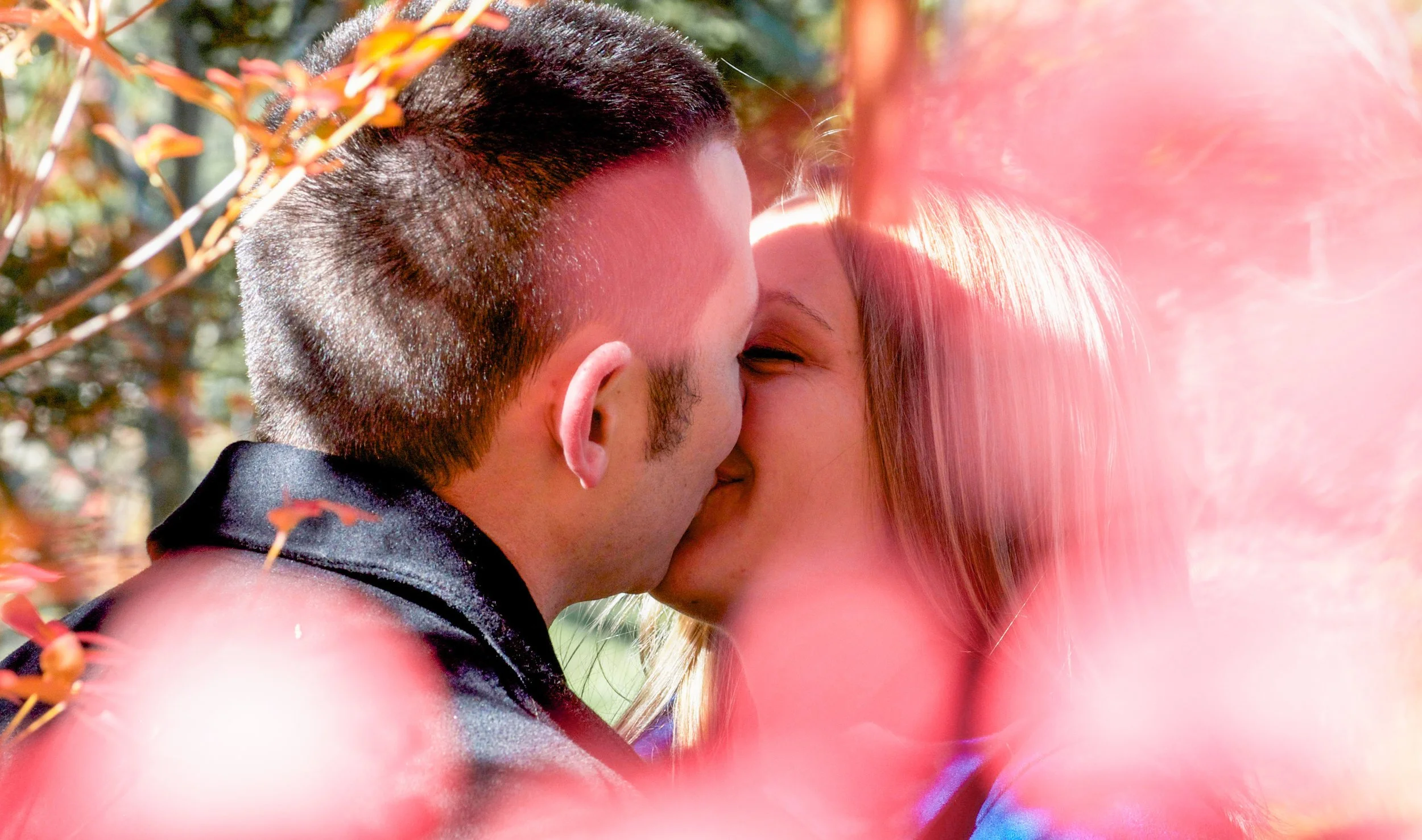engagement-portrait-photography-nulman-flower-kiss.jpg