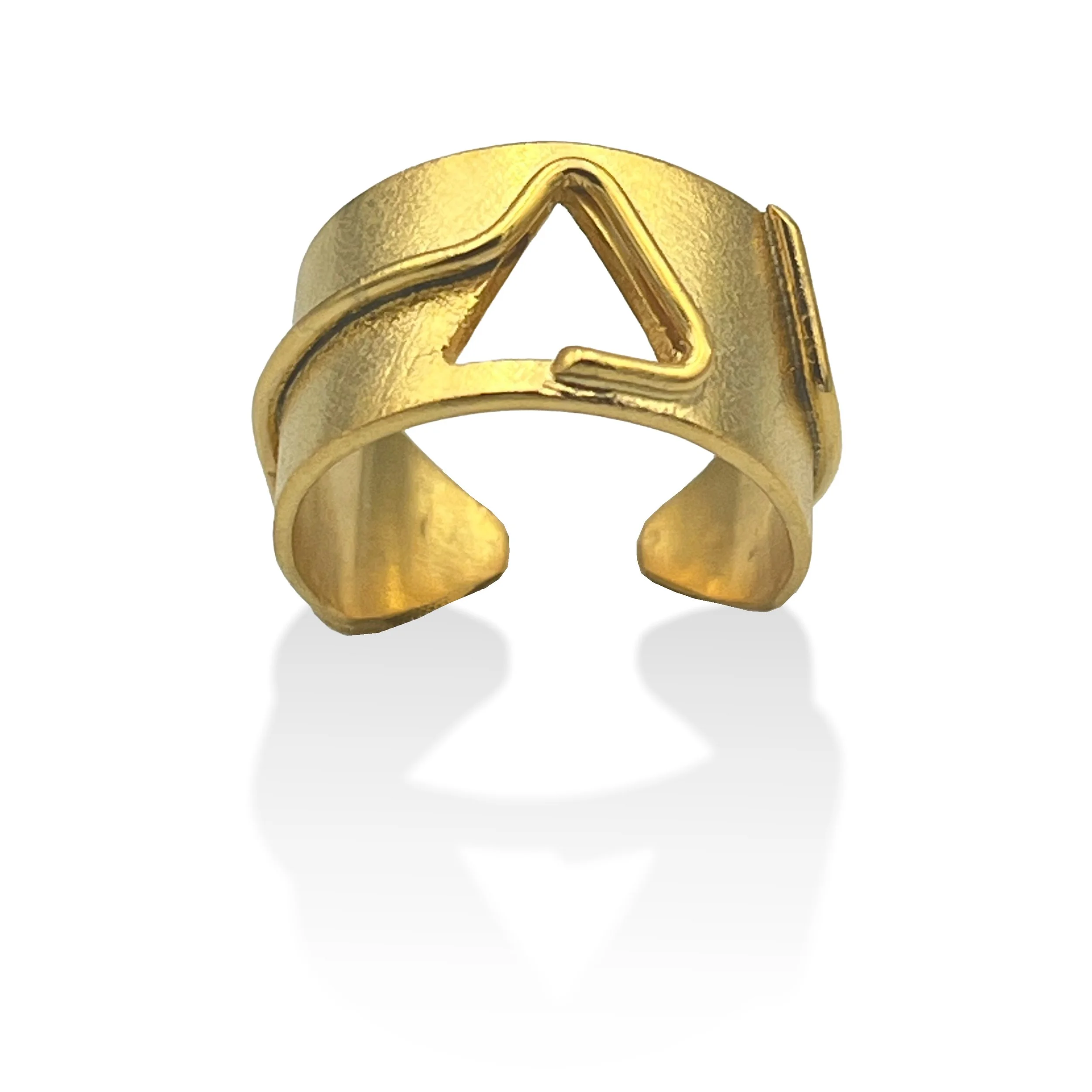 Round with triangle hole w wire 01.jpg