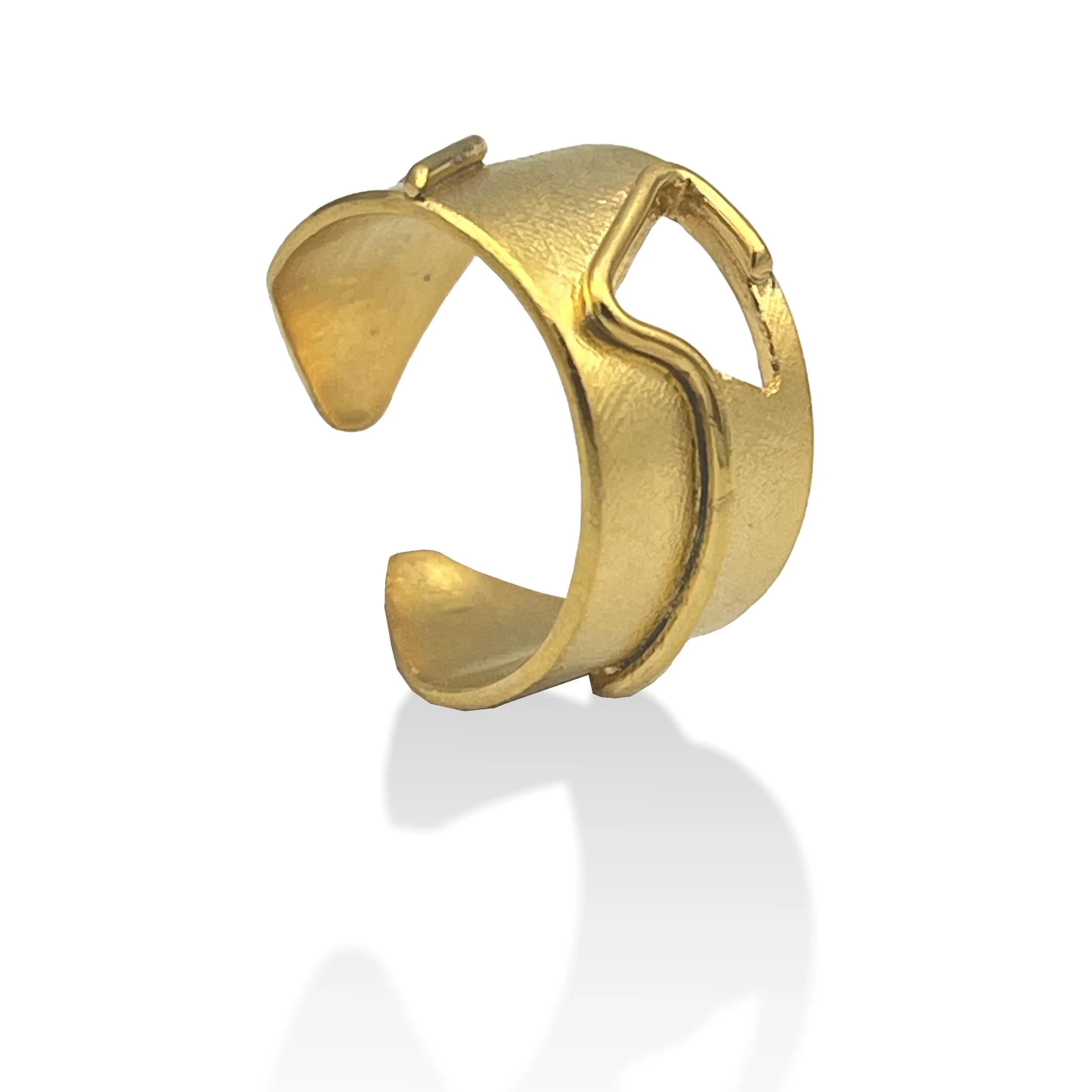 Round with triangle hole w wire 02.jpg