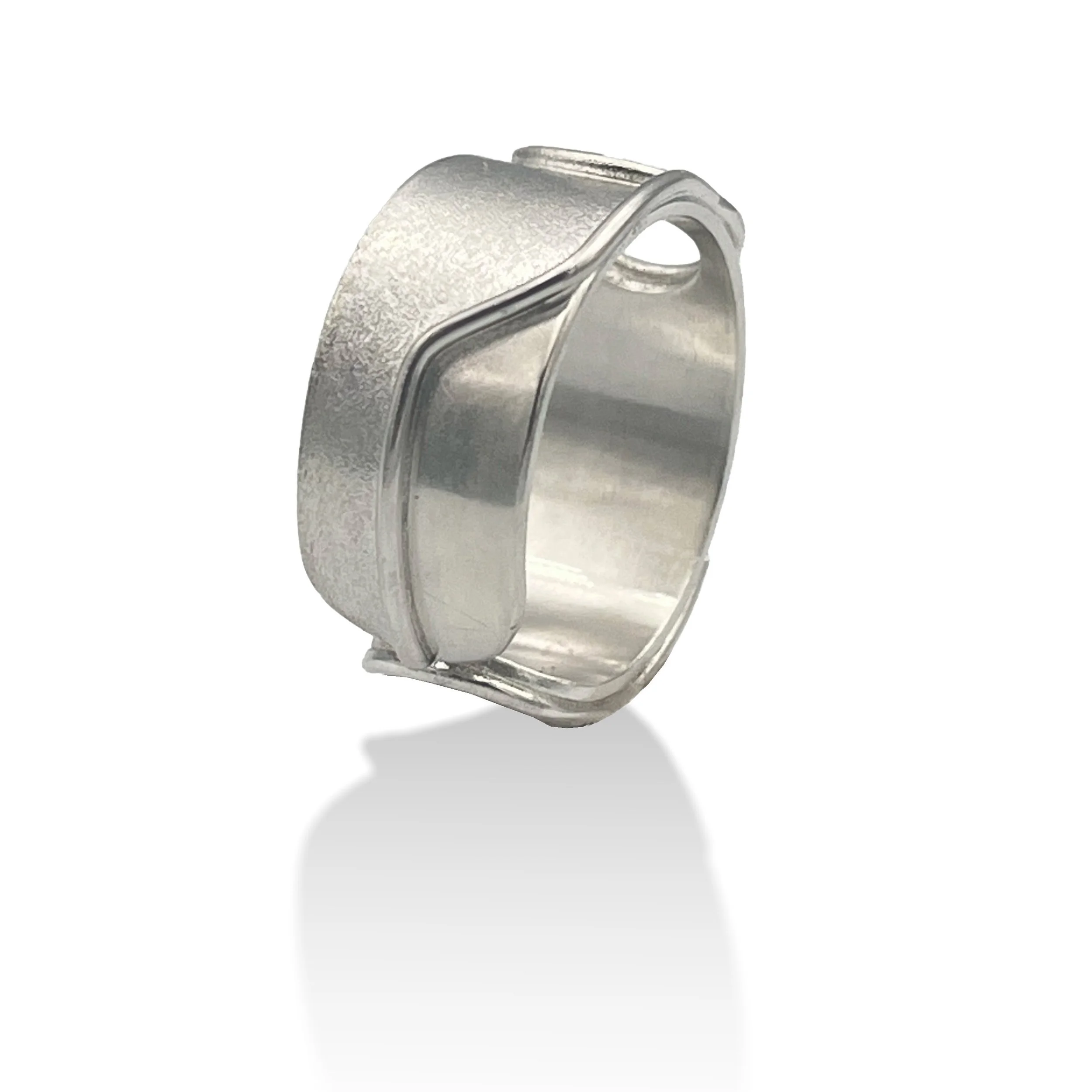 Round with circle hole w wire 02.jpg