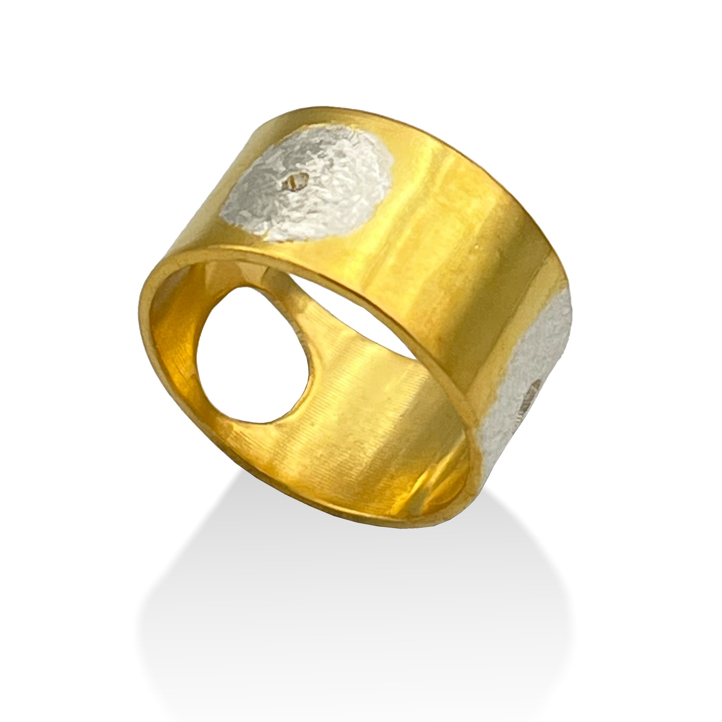 Round half gold circle 02.jpg