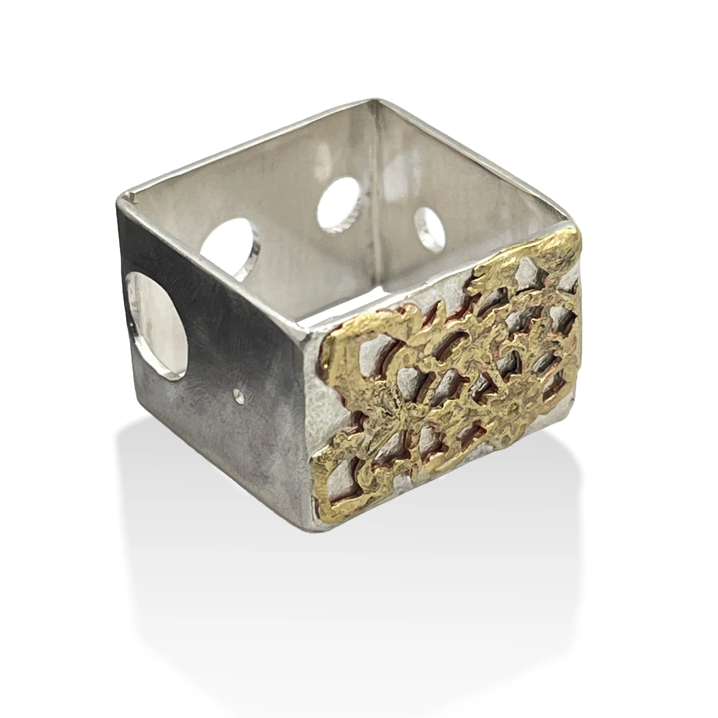 Old bronze ring 02.jpg