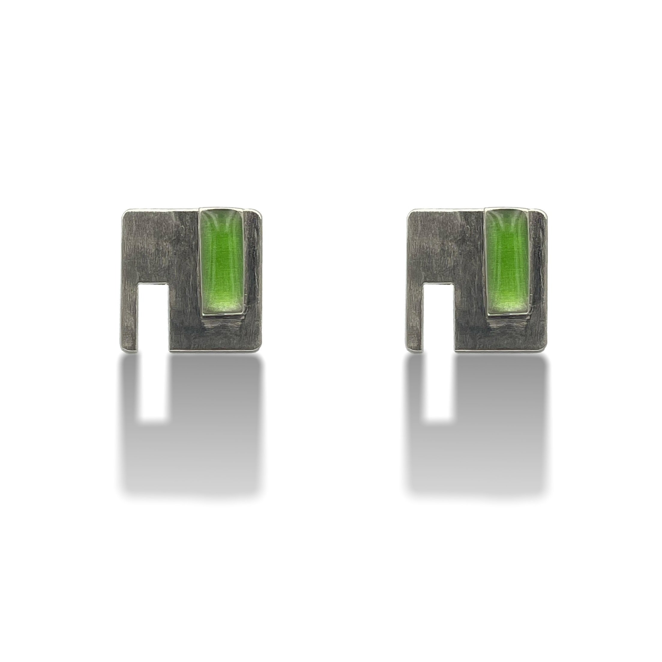 Square+earrings+green+light+01.jpg