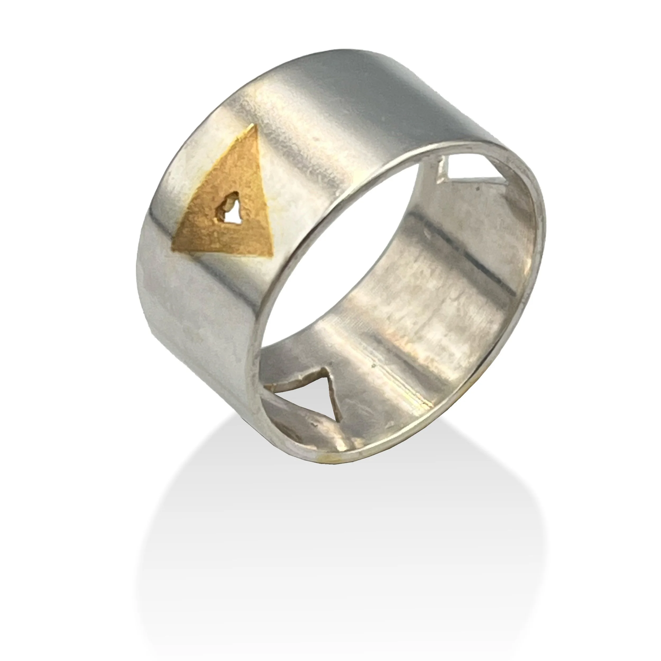 Round half gold triangle 01.jpg