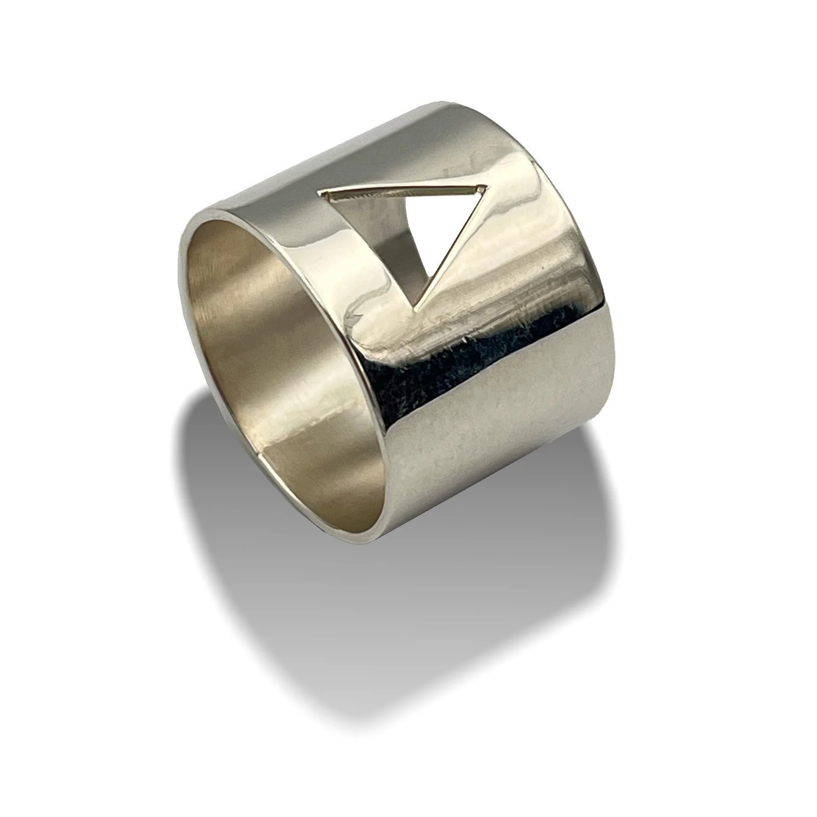 Round ring trngl hole 01.jpg