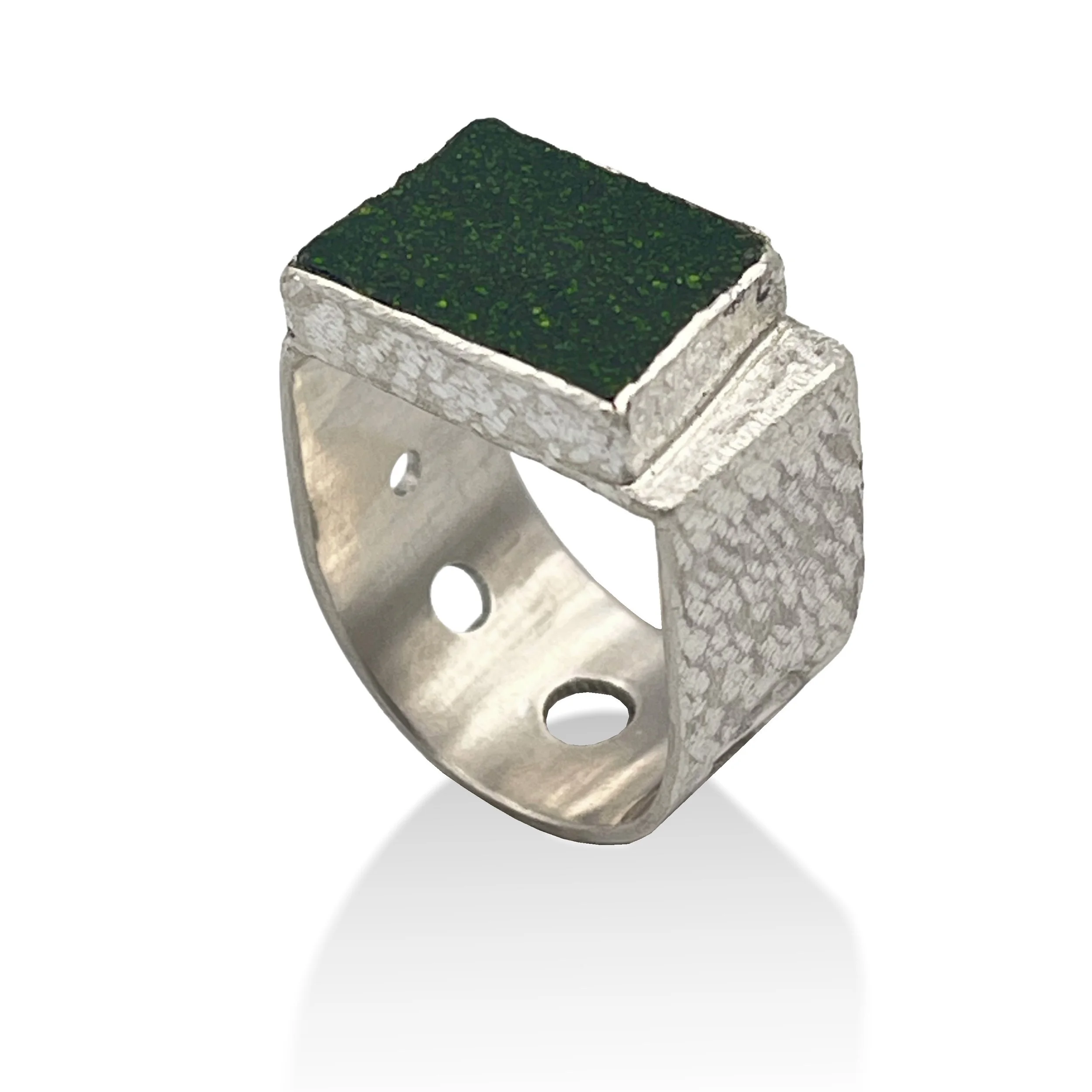 Ring green glass 01.jpg