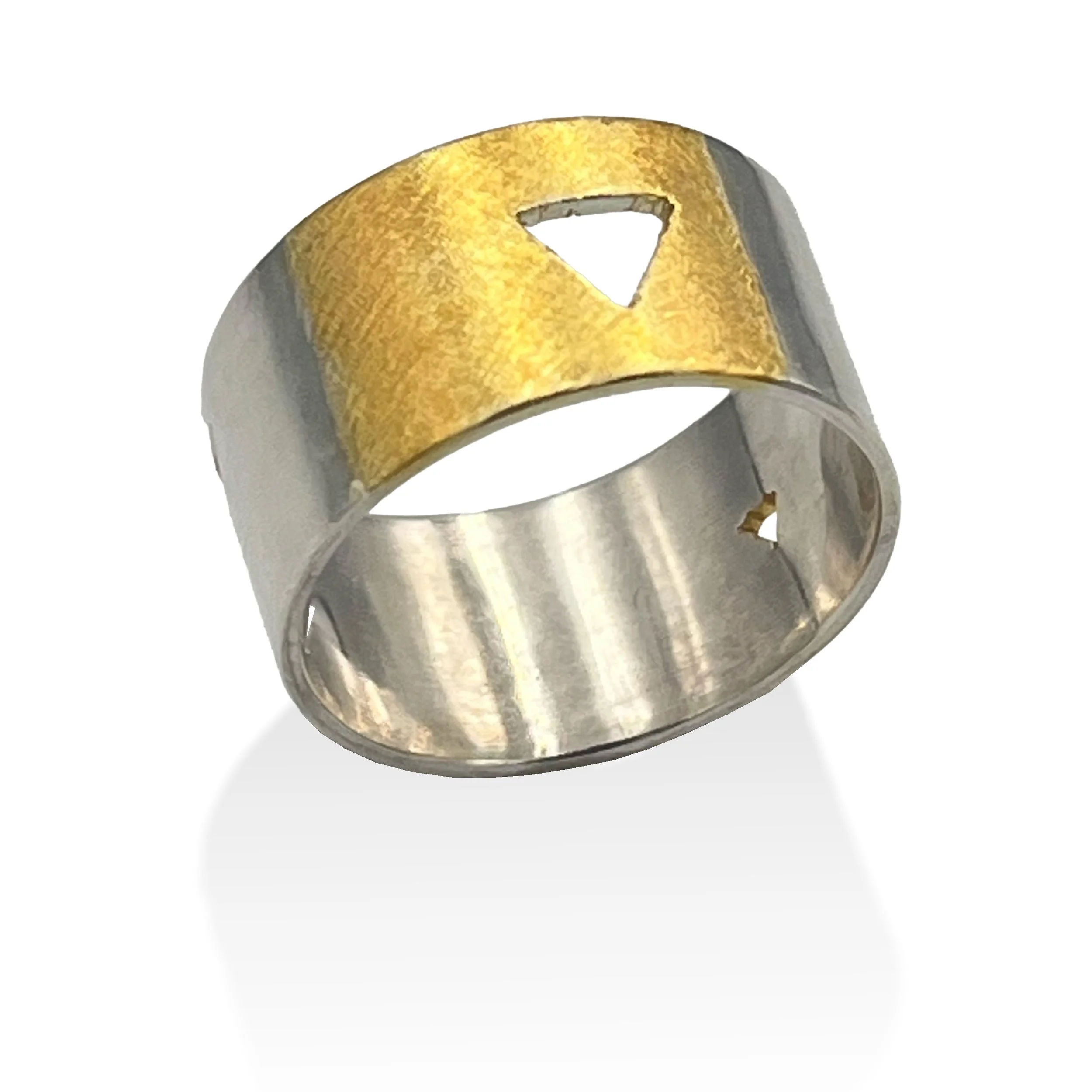 Round half gold triangle 03.jpg