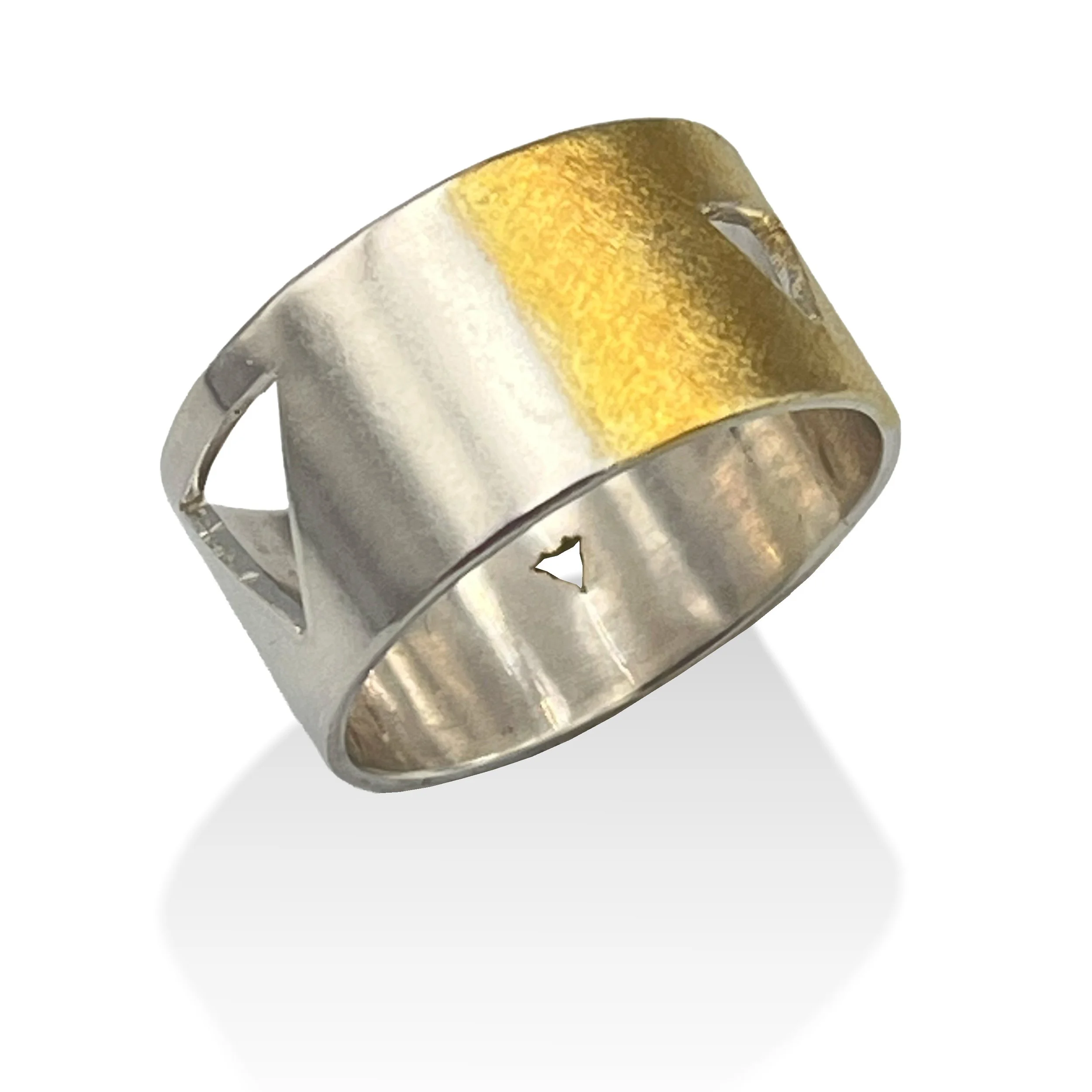 Round half gold triangle 02.jpg