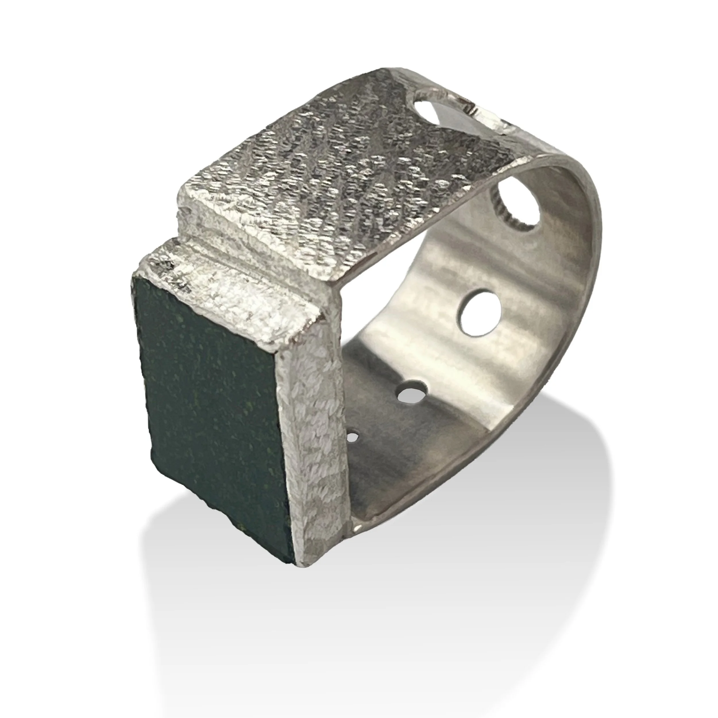 Ring green glass 03.jpg