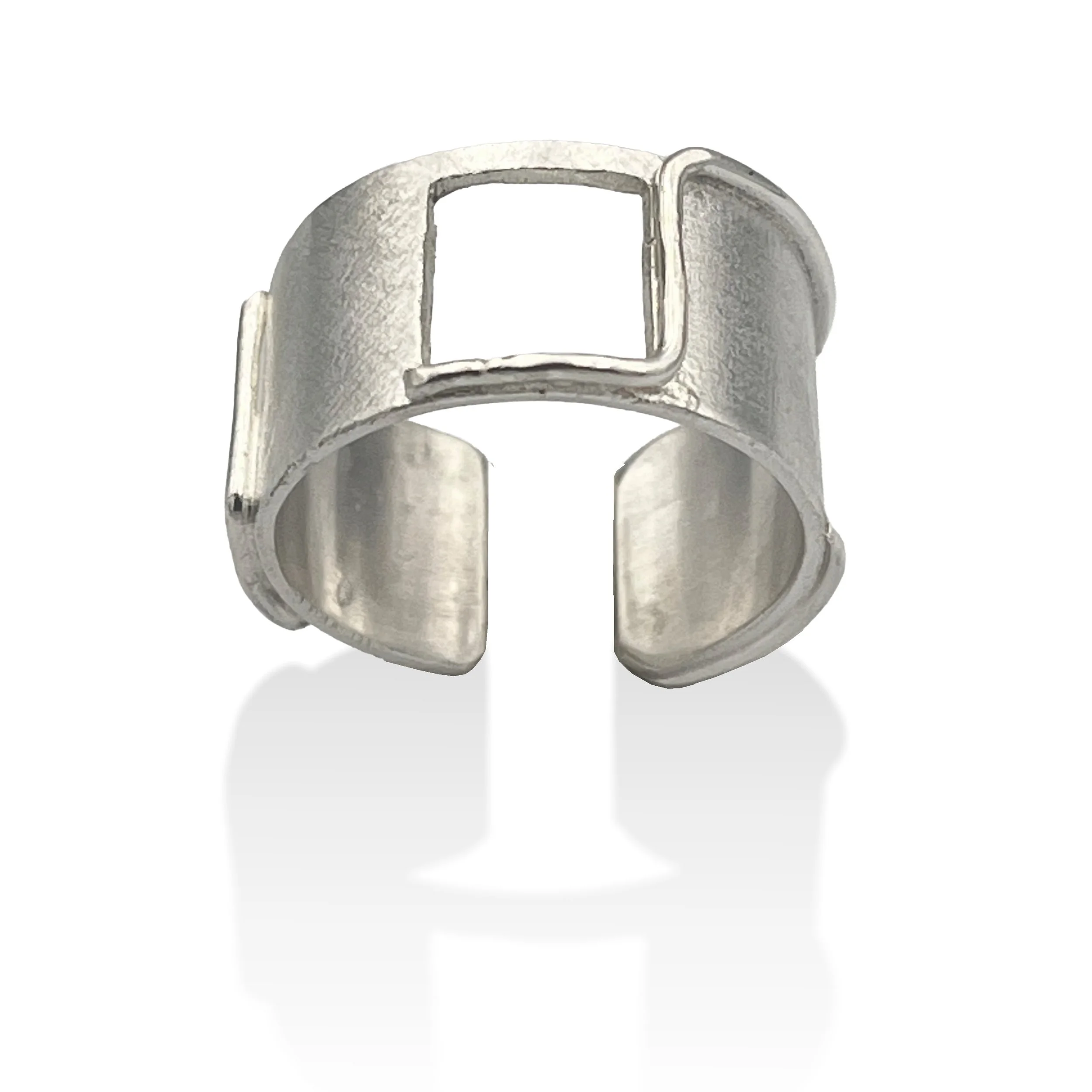 Round with square hole w wire 03.jpg