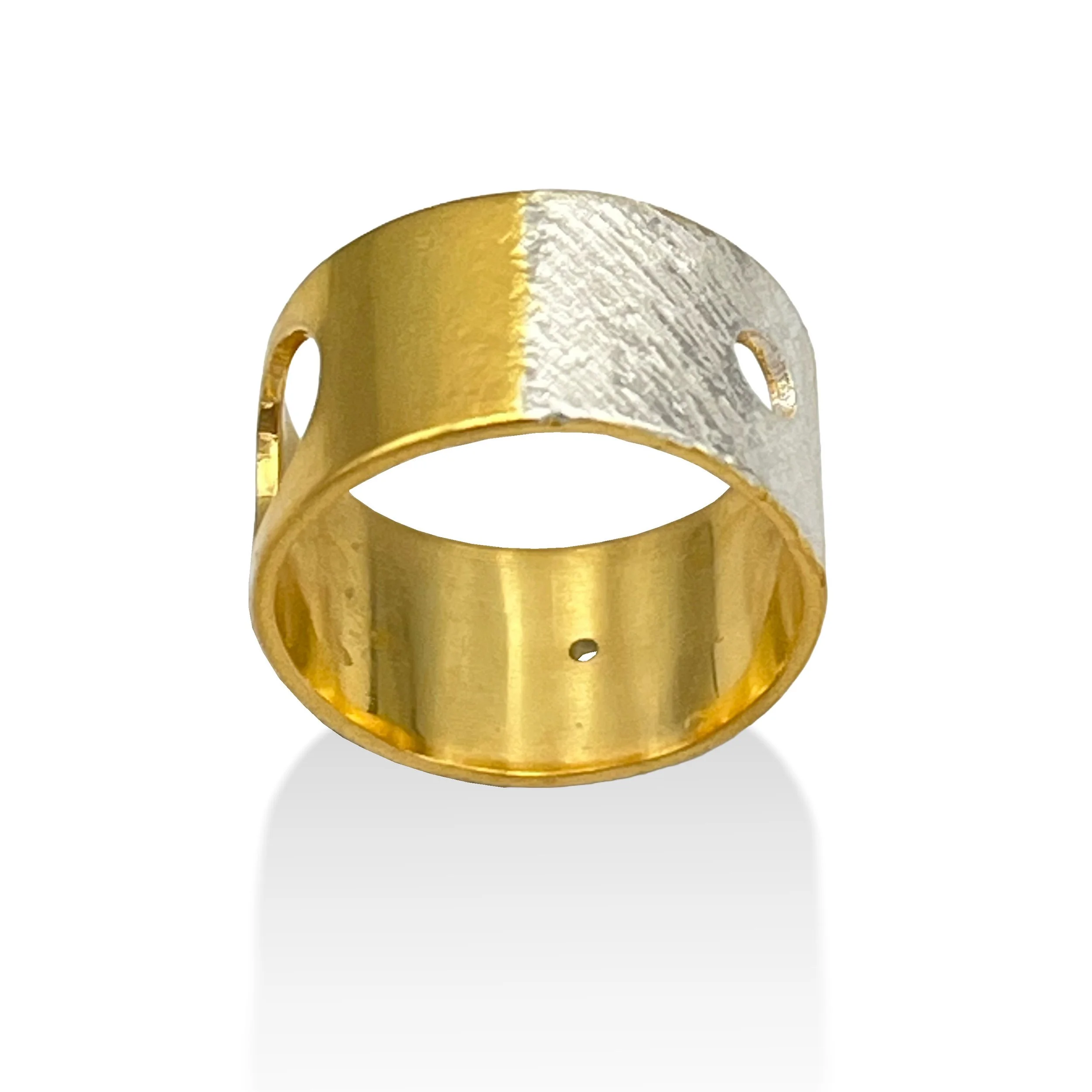 Round half gold circle 01.jpg